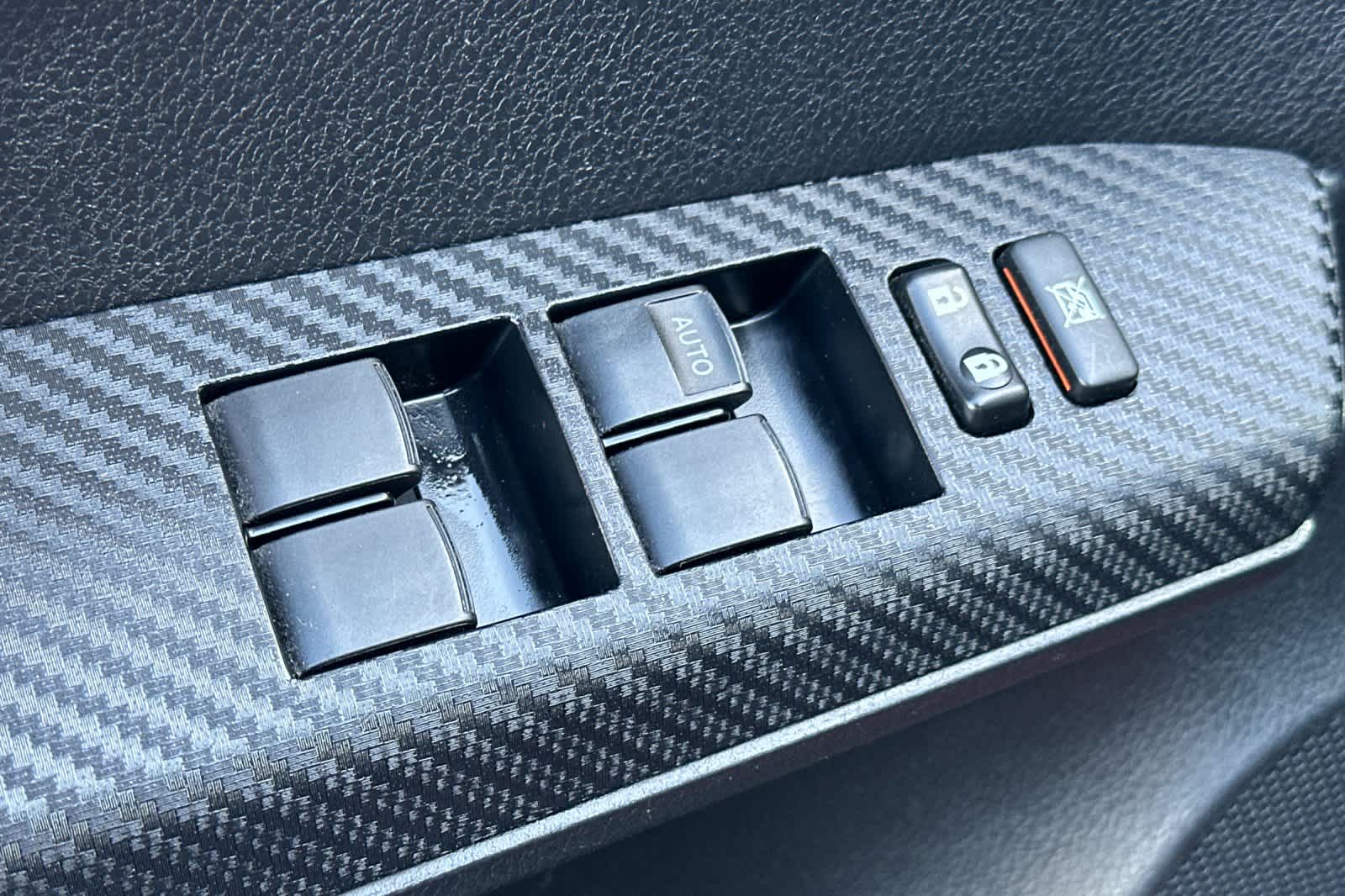 Thumbnail: 2015 Toyota RAV4 - 13