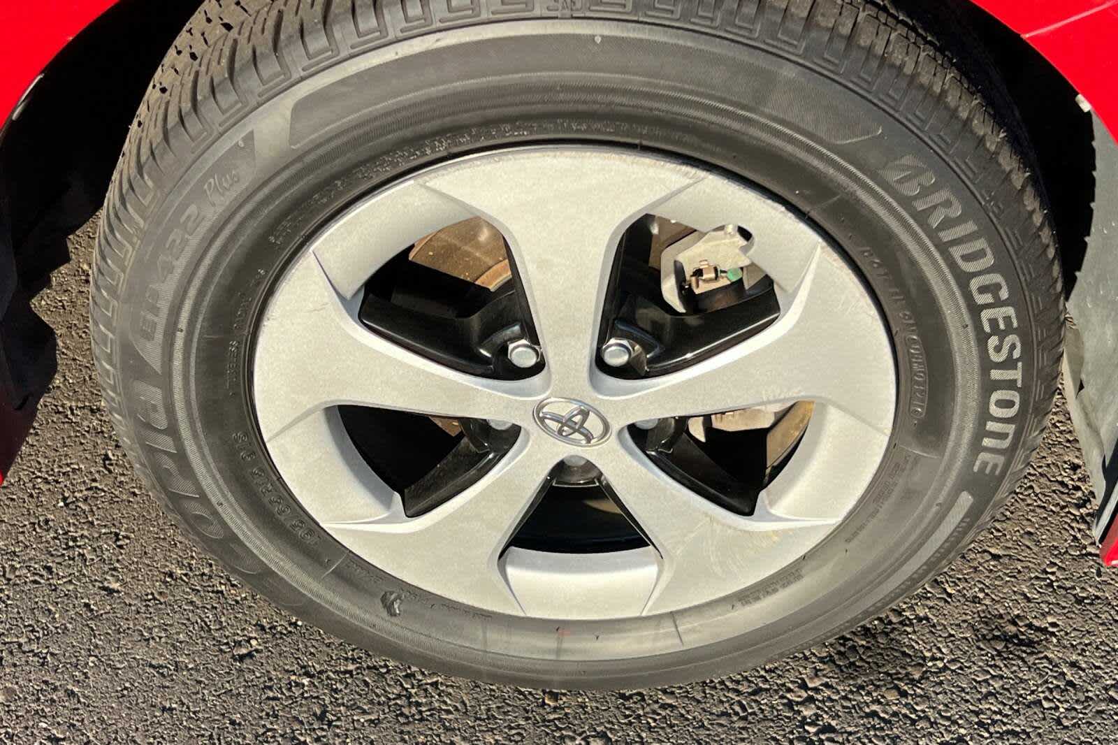 Thumbnail: 2012 Toyota Prius - 12