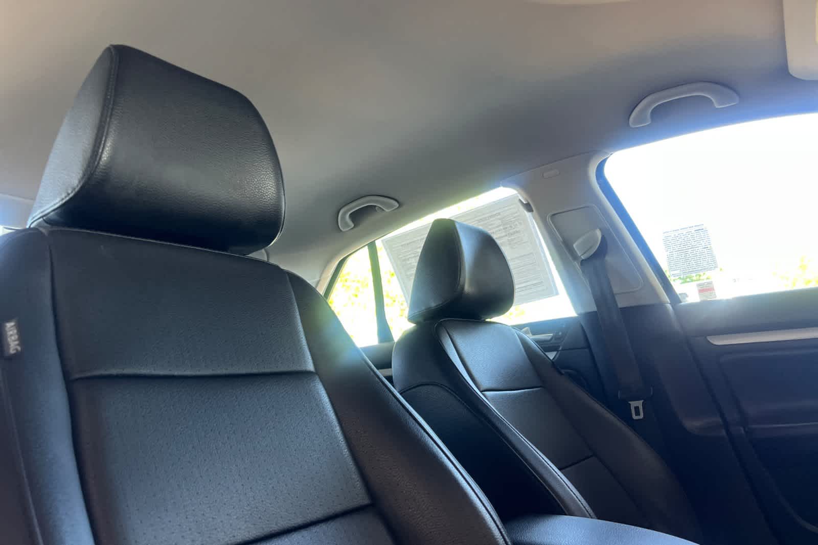 Thumbnail: 2010 Volkswagen Jetta - 17