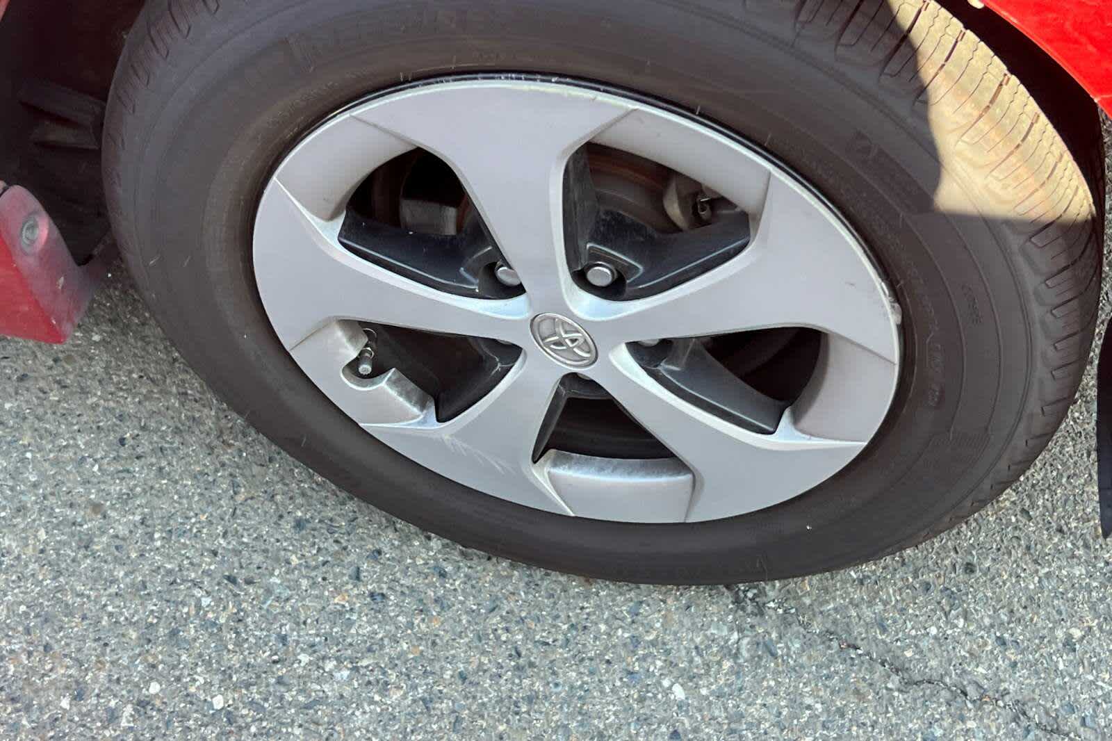 2012 Toyota Prius Three 17
