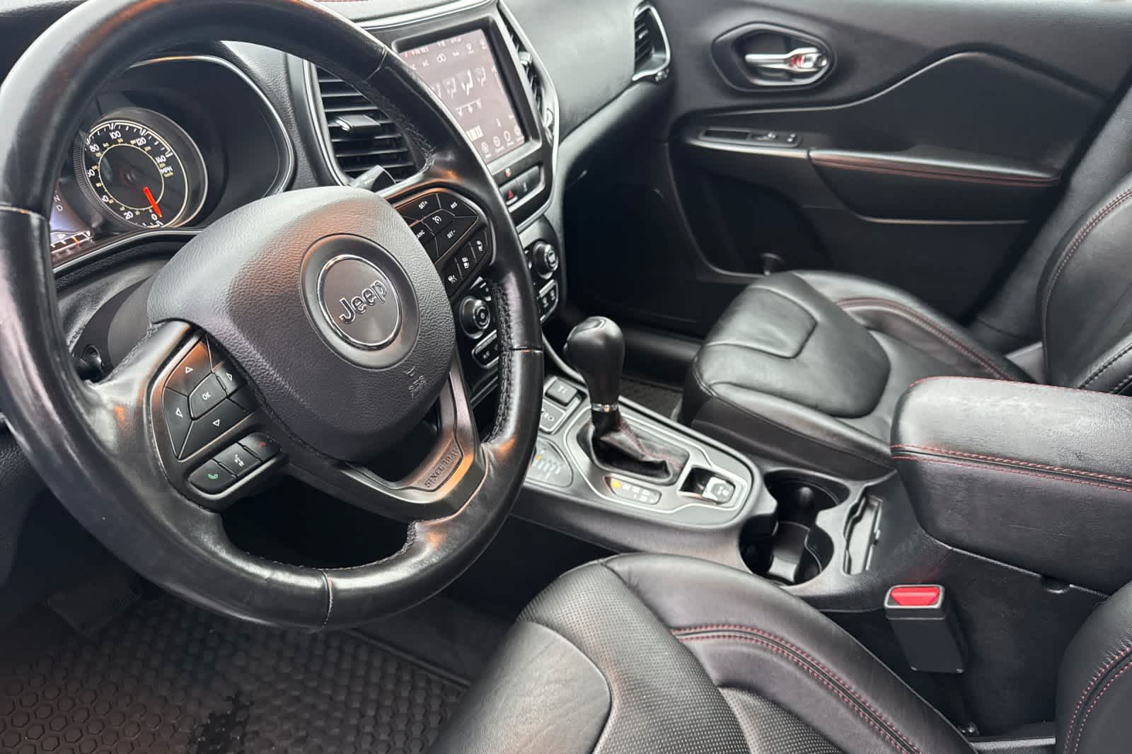 Thumbnail: 2020 Jeep Cherokee - 11