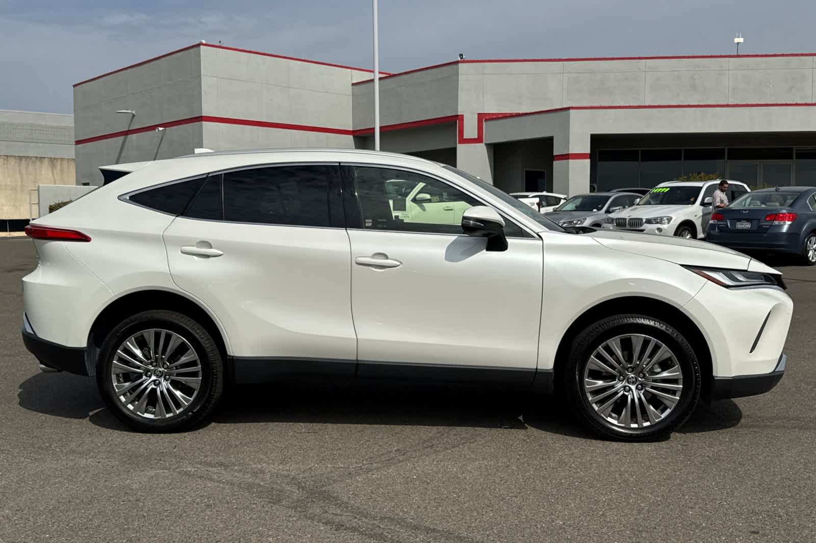 Thumbnail: 2022 Toyota Venza - 6