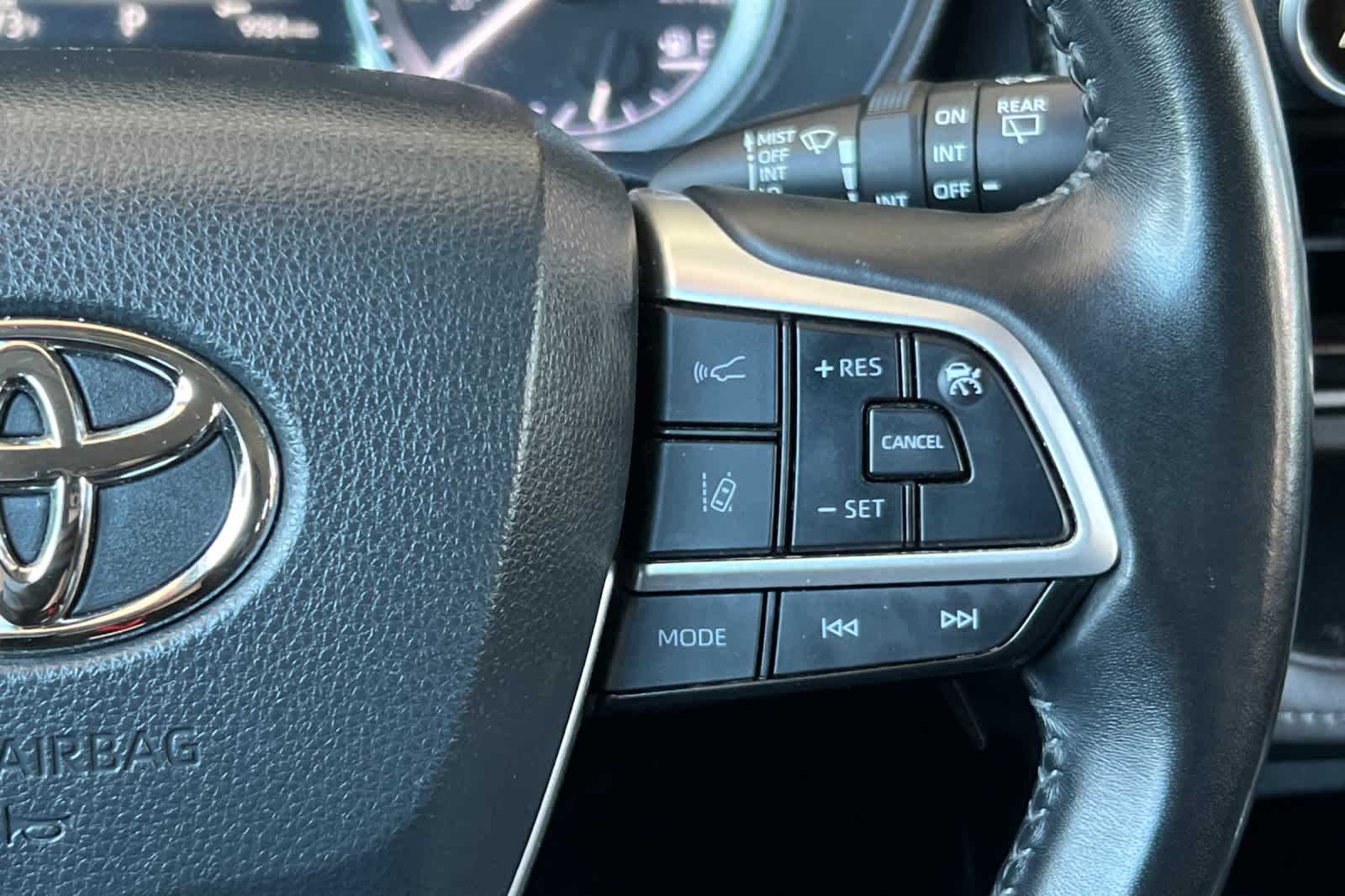 Thumbnail: 2023 Toyota Highlander - 28