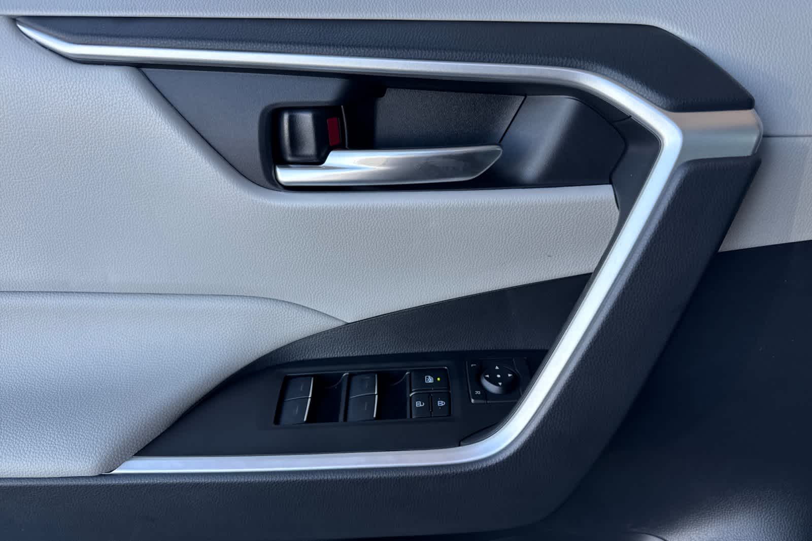 Thumbnail: 2025 Toyota RAV4 - 12