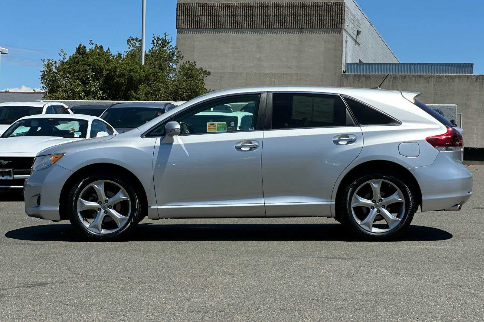 Thumbnail: 2013 Toyota Venza - 9