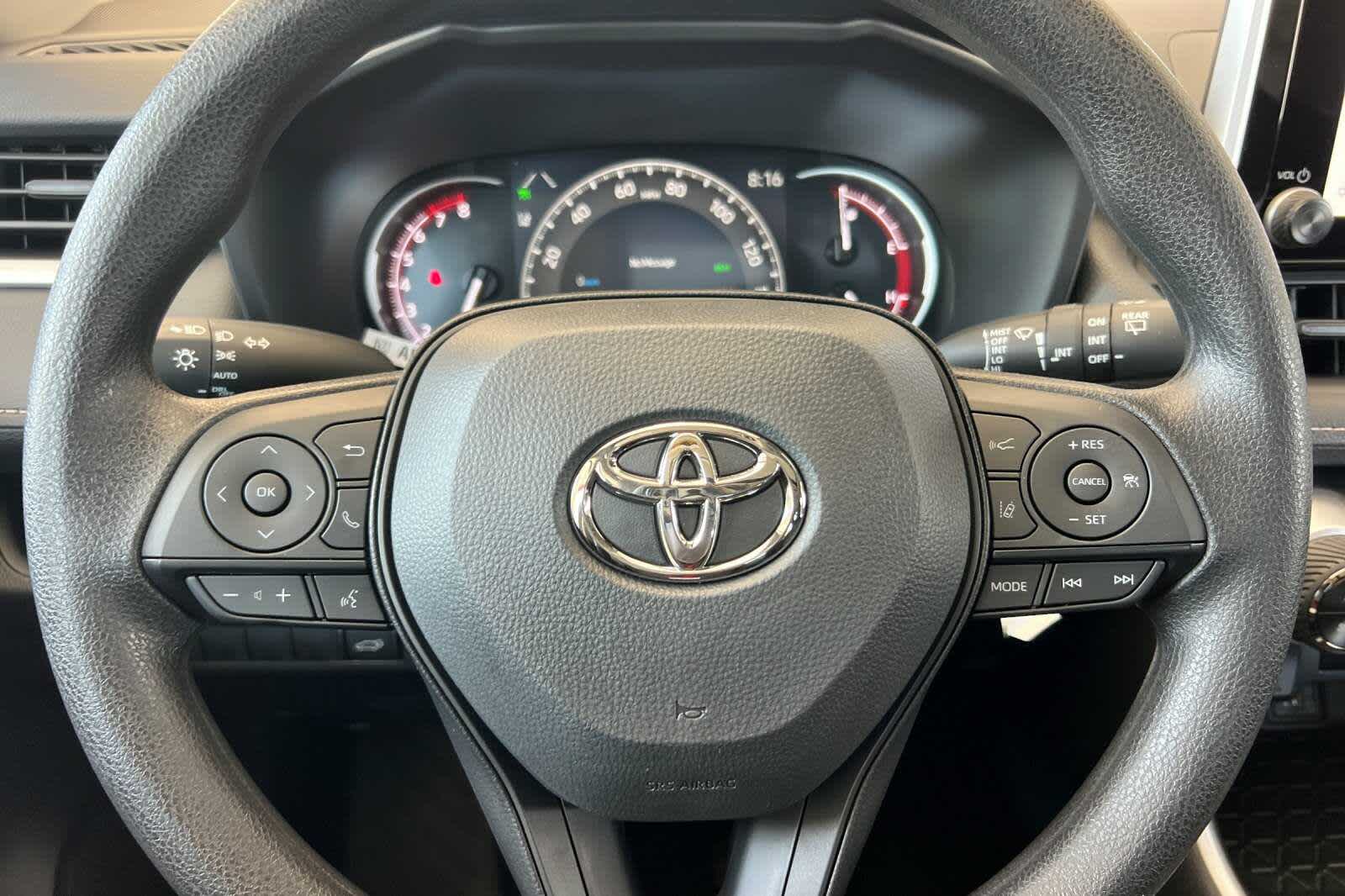 2025 Toyota RAV4 XLE 24