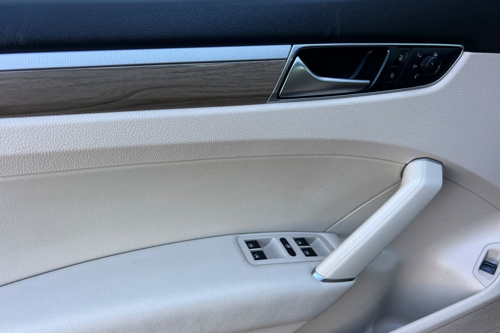 Thumbnail: 2018 Volkswagen Passat - 12