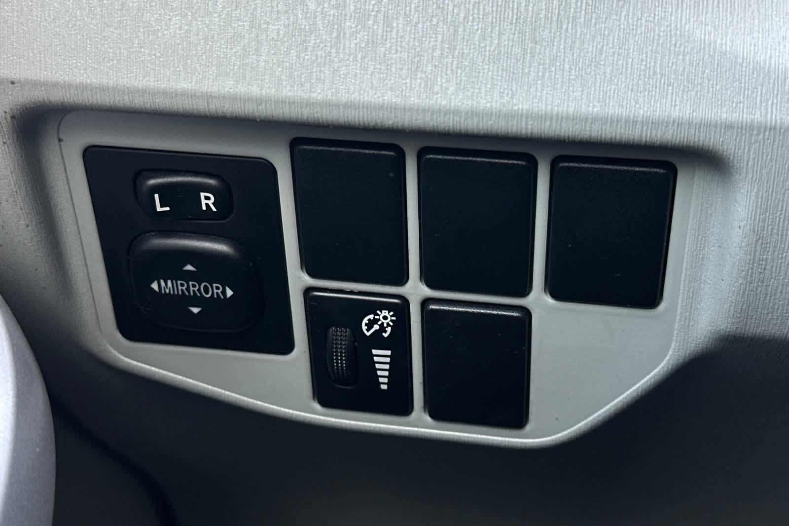 Thumbnail: 2012 Toyota Prius - 28