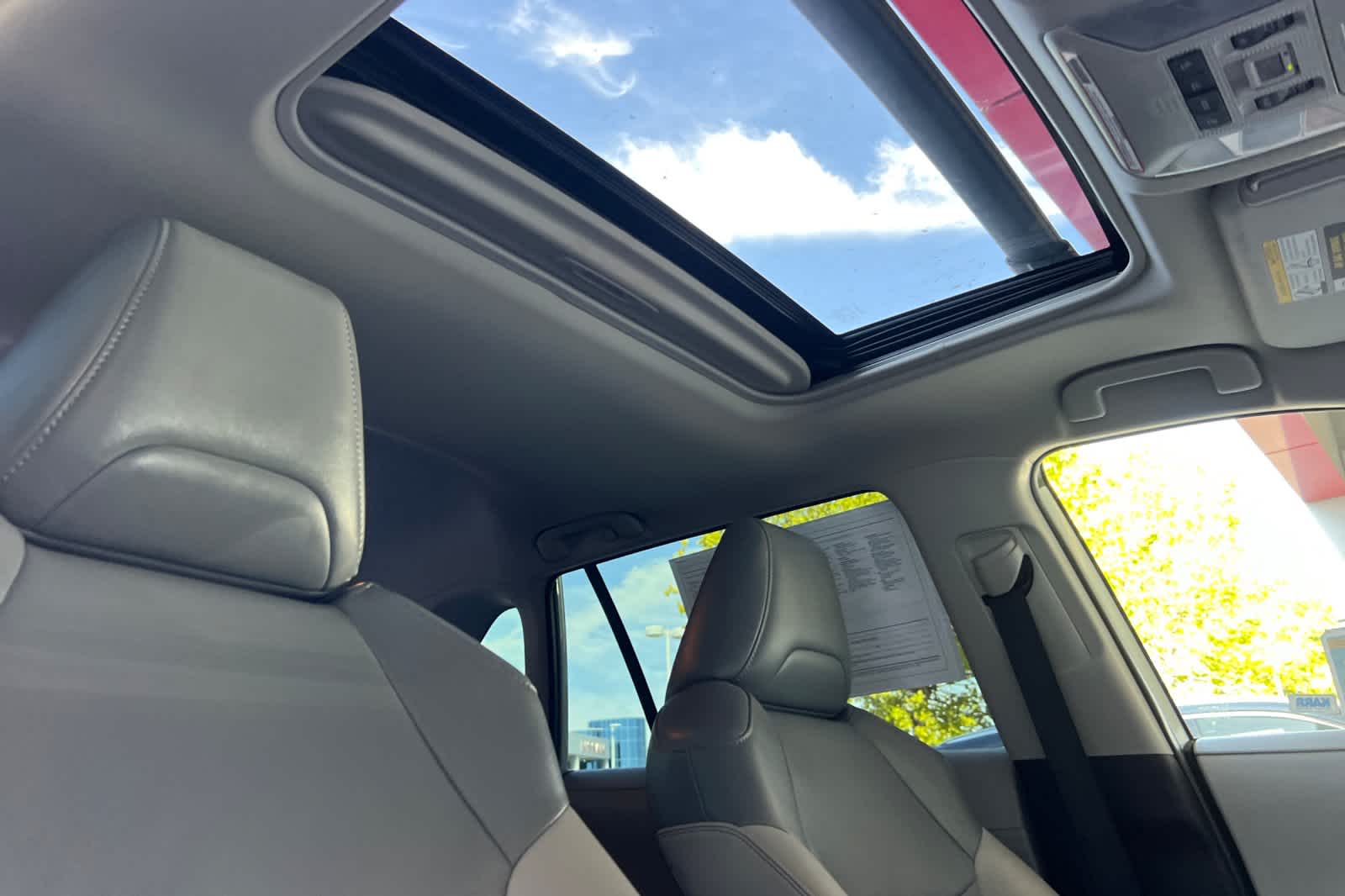 Thumbnail: 2021 Toyota RAV4 - 18