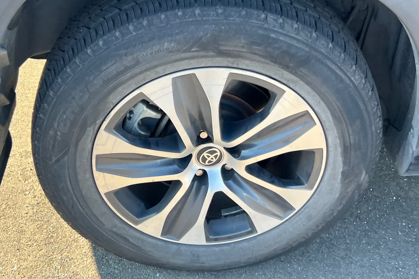 Thumbnail: 2022 Toyota Highlander - 14