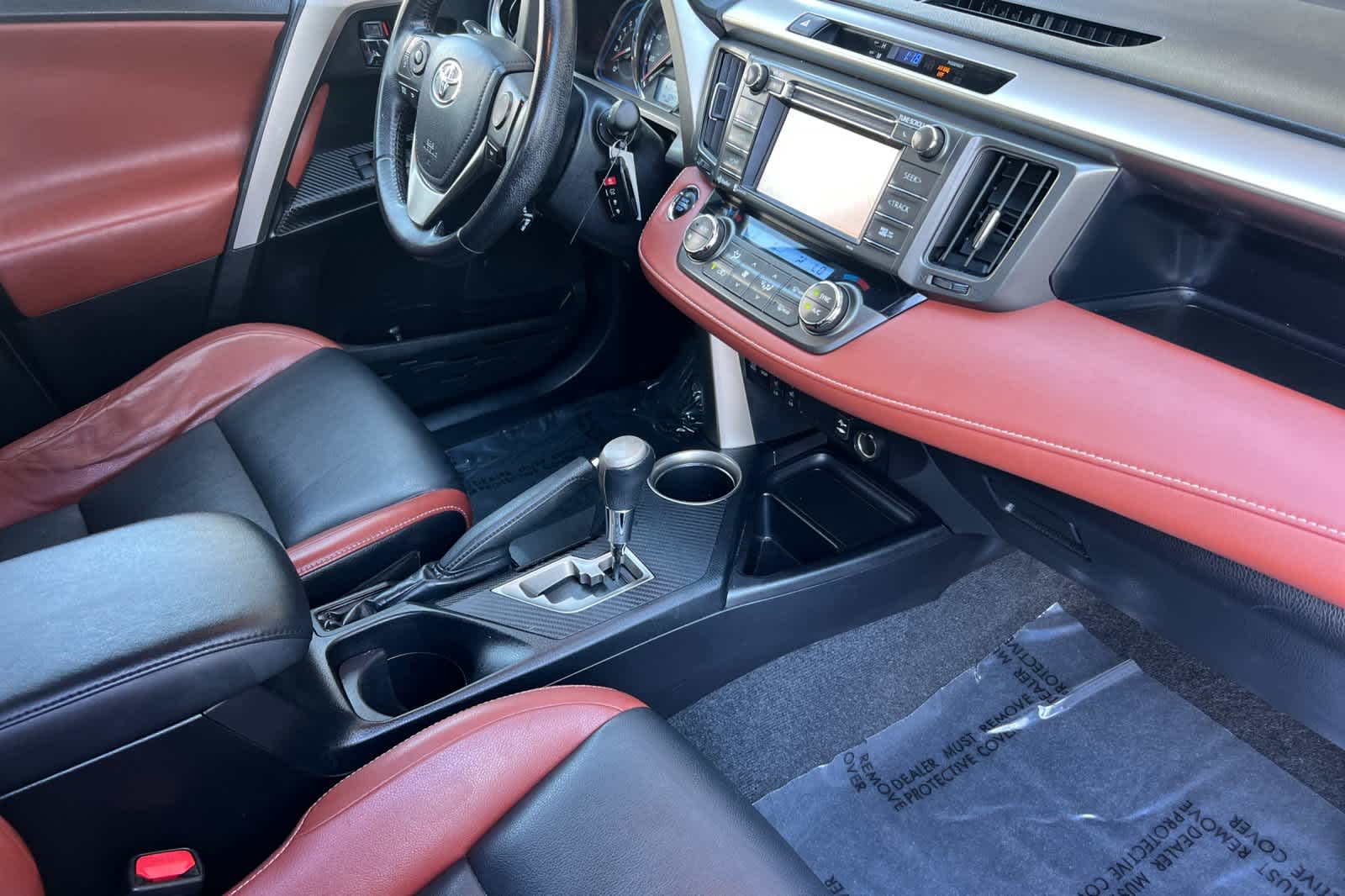 Thumbnail: 2015 Toyota RAV4 - 16