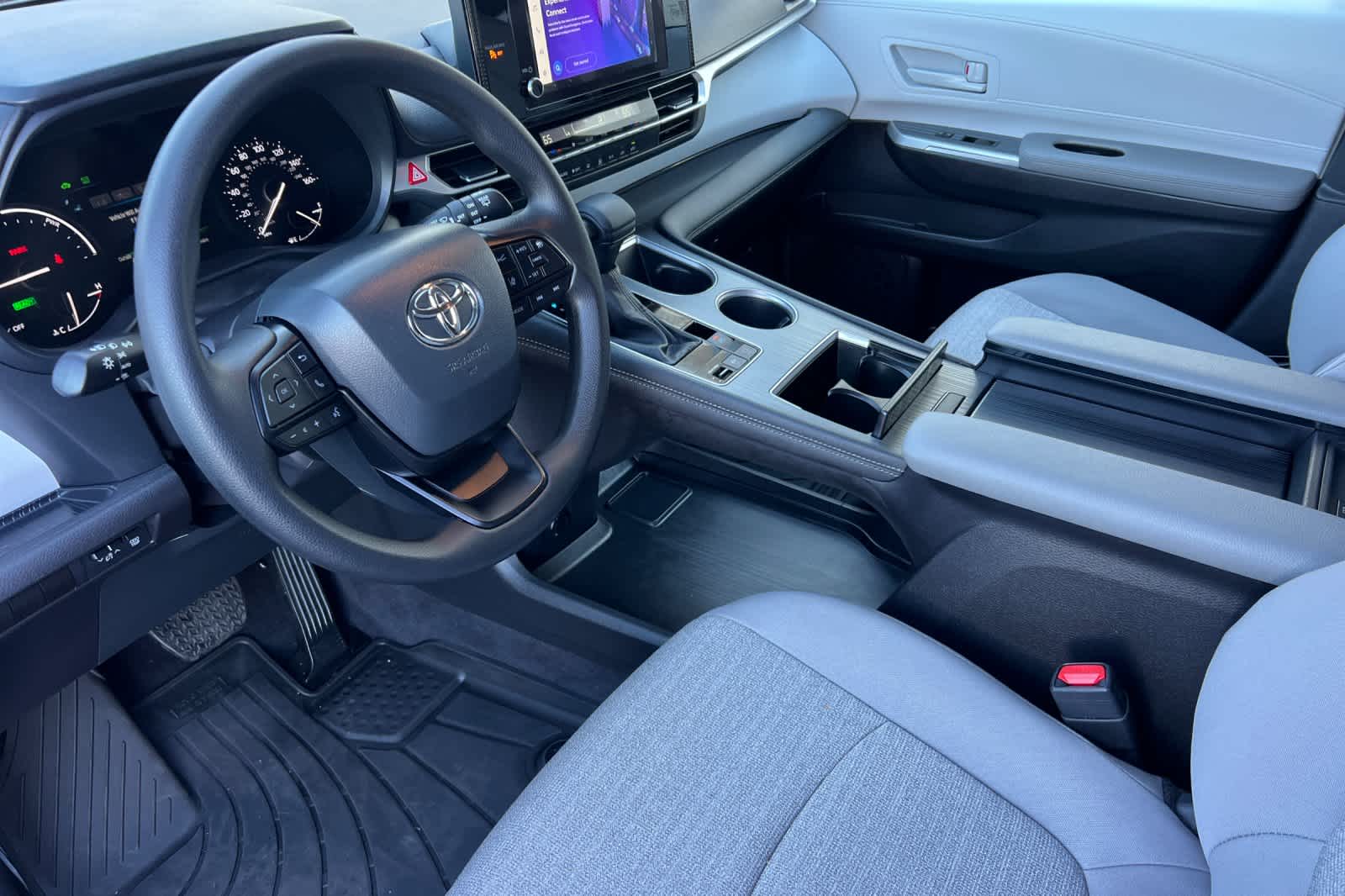 Thumbnail: 2025 Toyota Sienna - 11