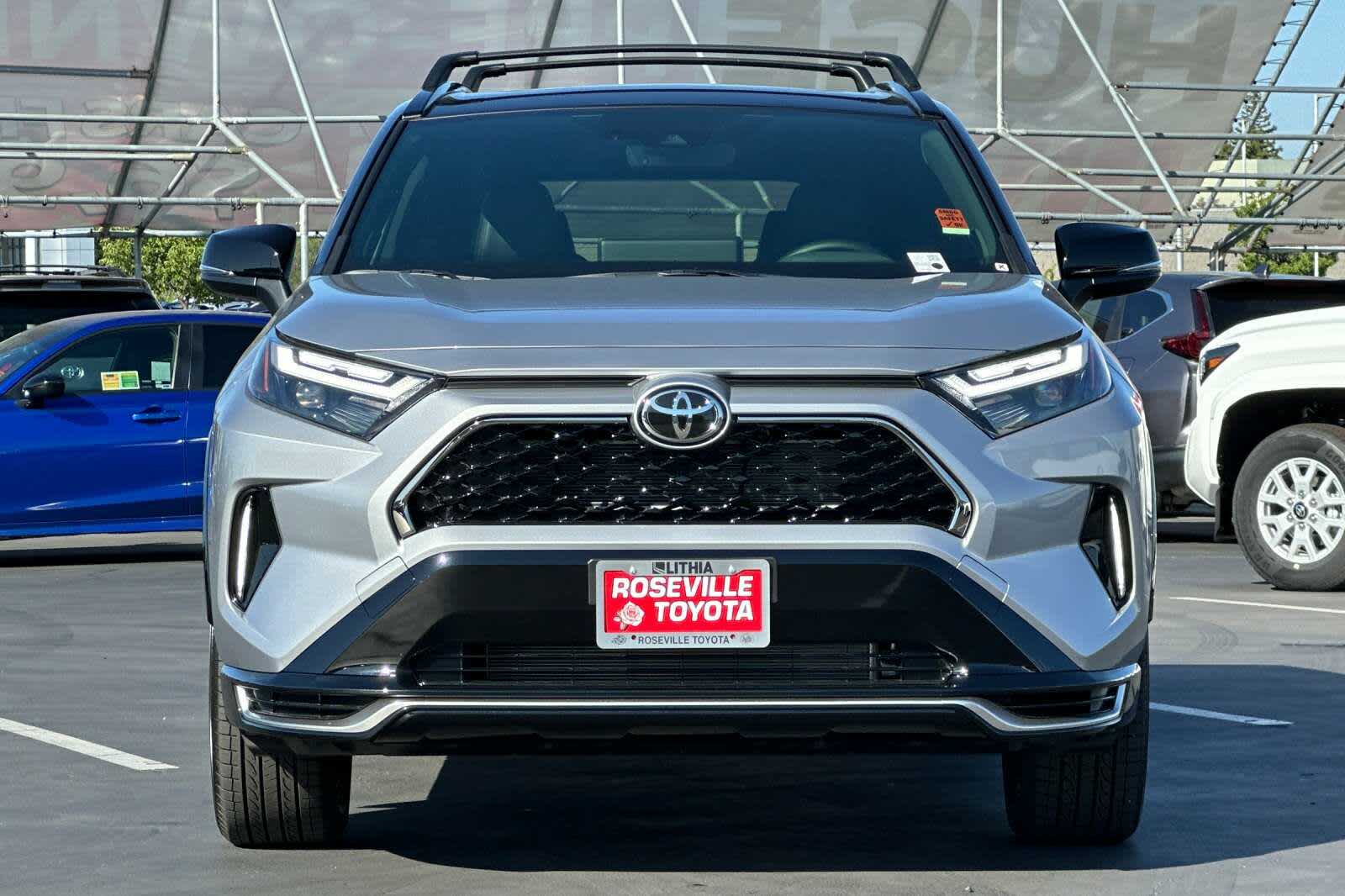 2025 Toyota RAV4 XSE 10