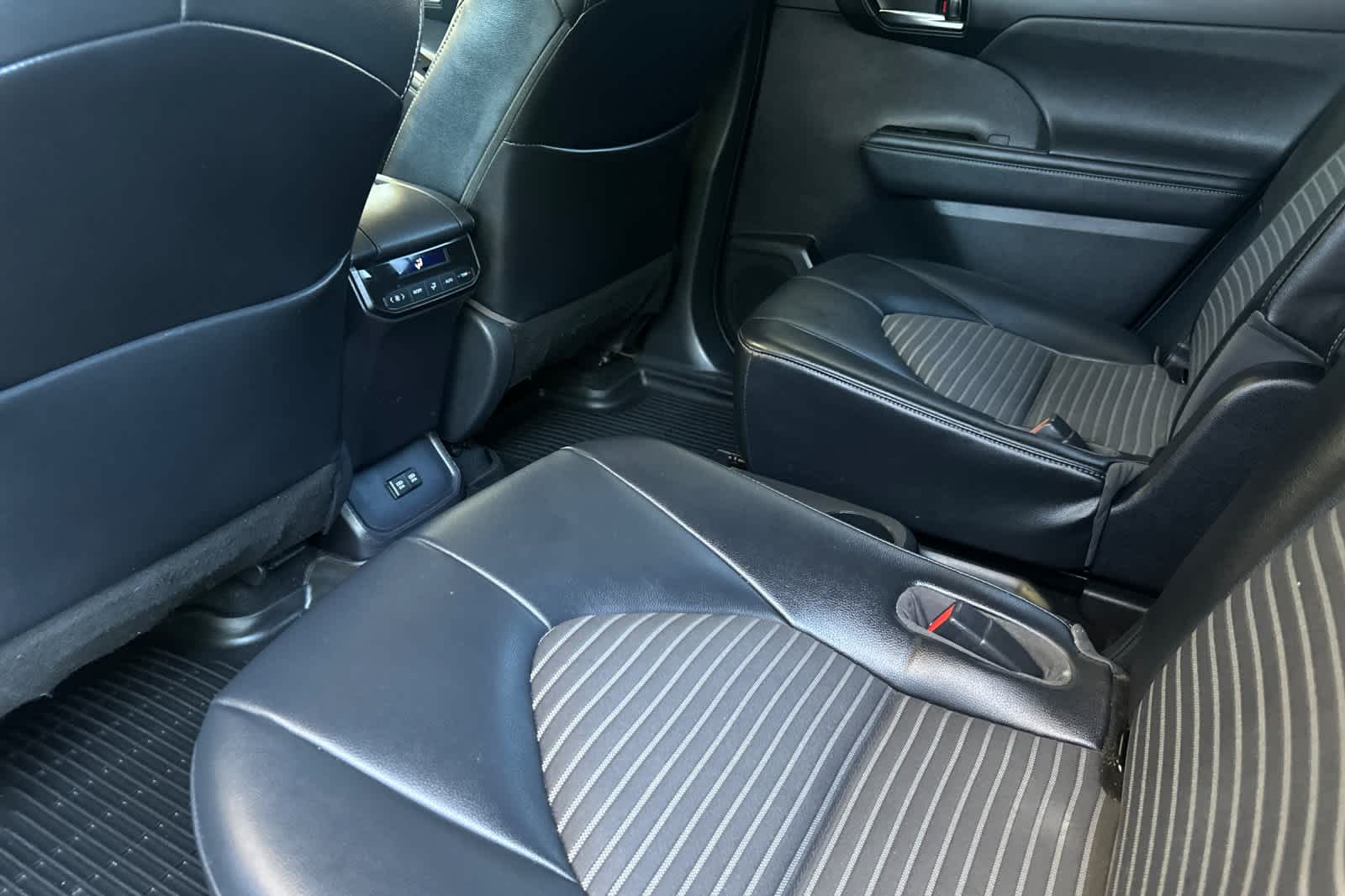 Thumbnail: 2021 Toyota Highlander - 4