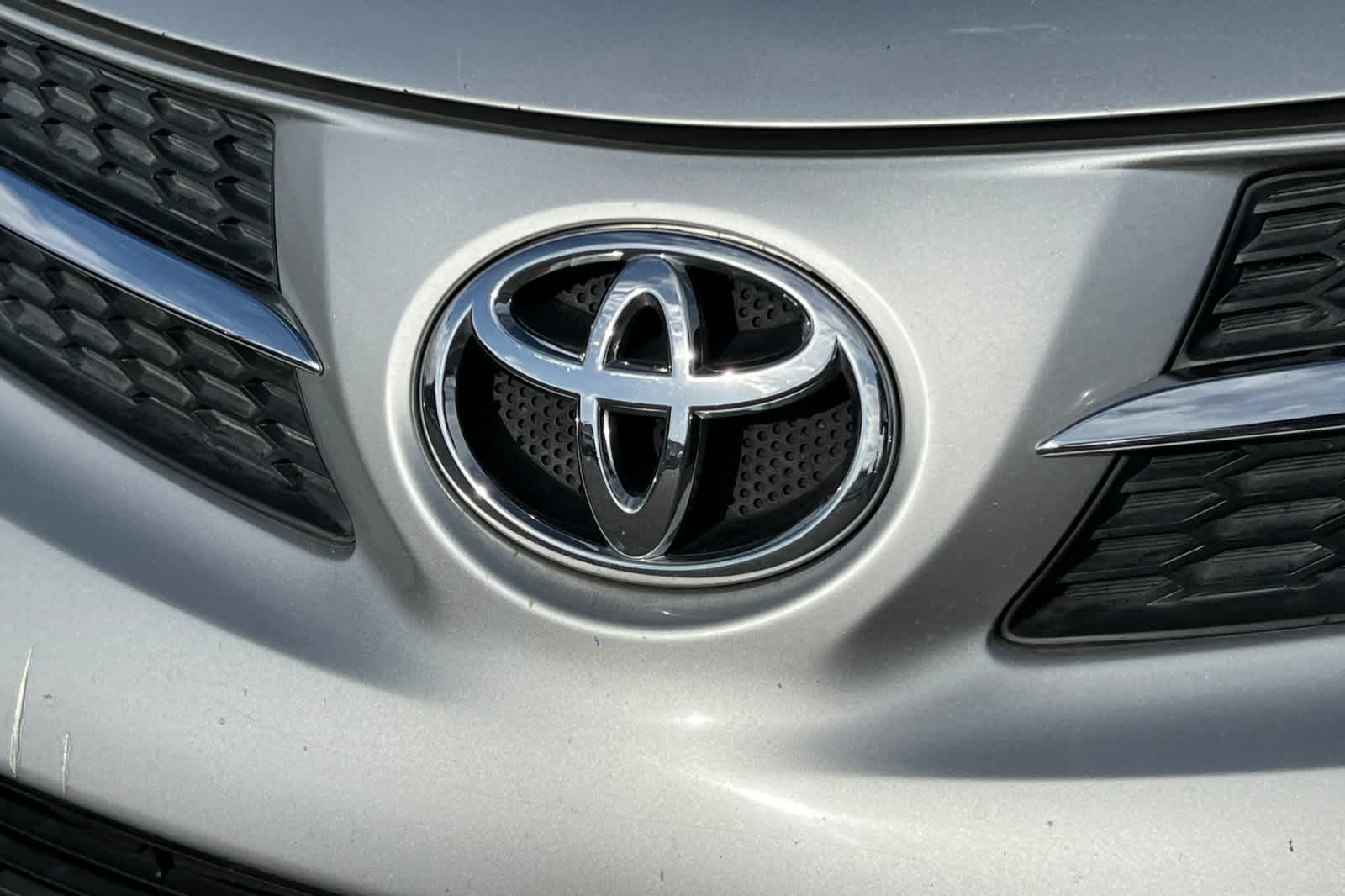 2013 Toyota RAV4 LE 11