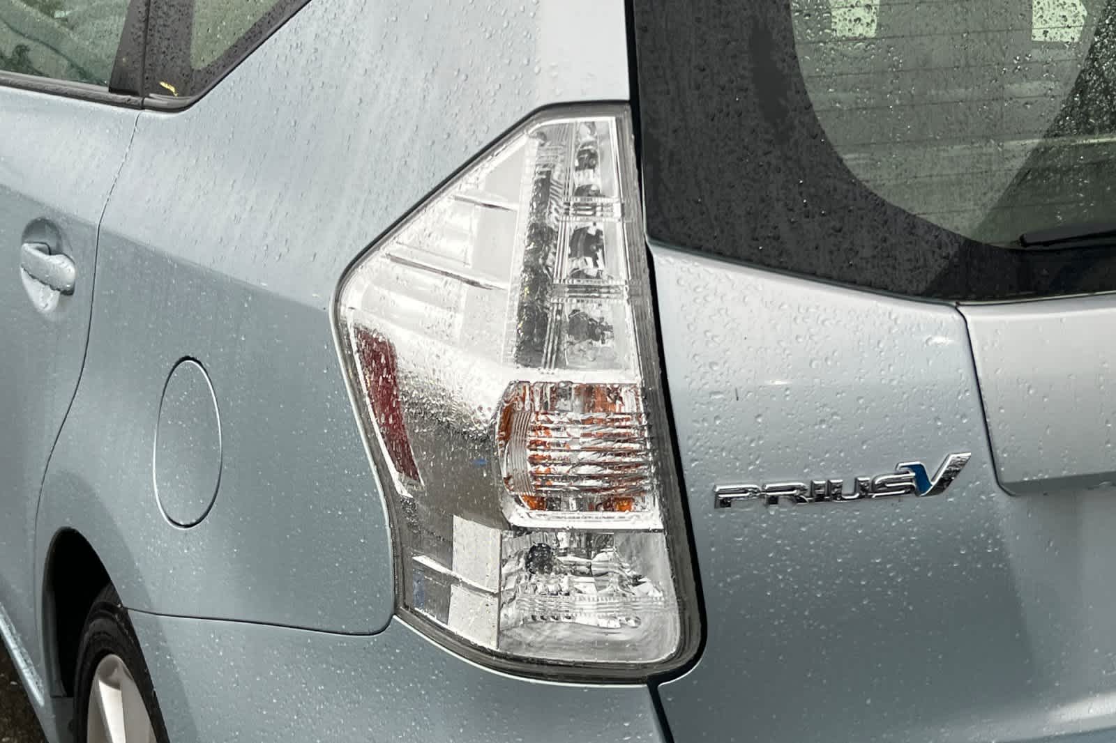 Thumbnail: 2013 Toyota Prius v - 21