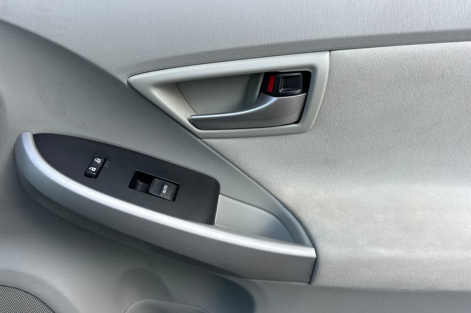 Thumbnail: 2012 Toyota Prius - 18