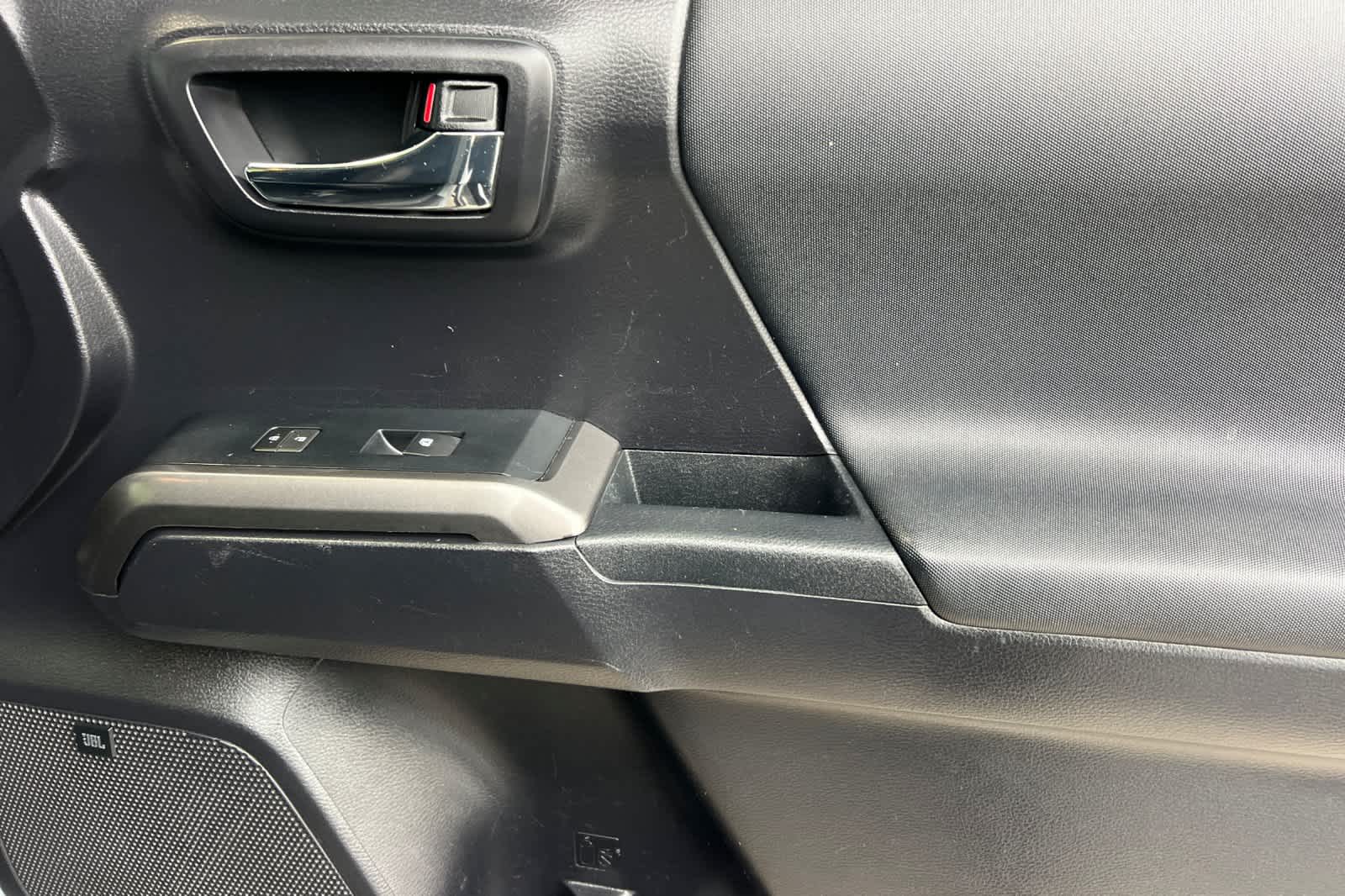 Thumbnail: 2019 Toyota Tacoma - 17