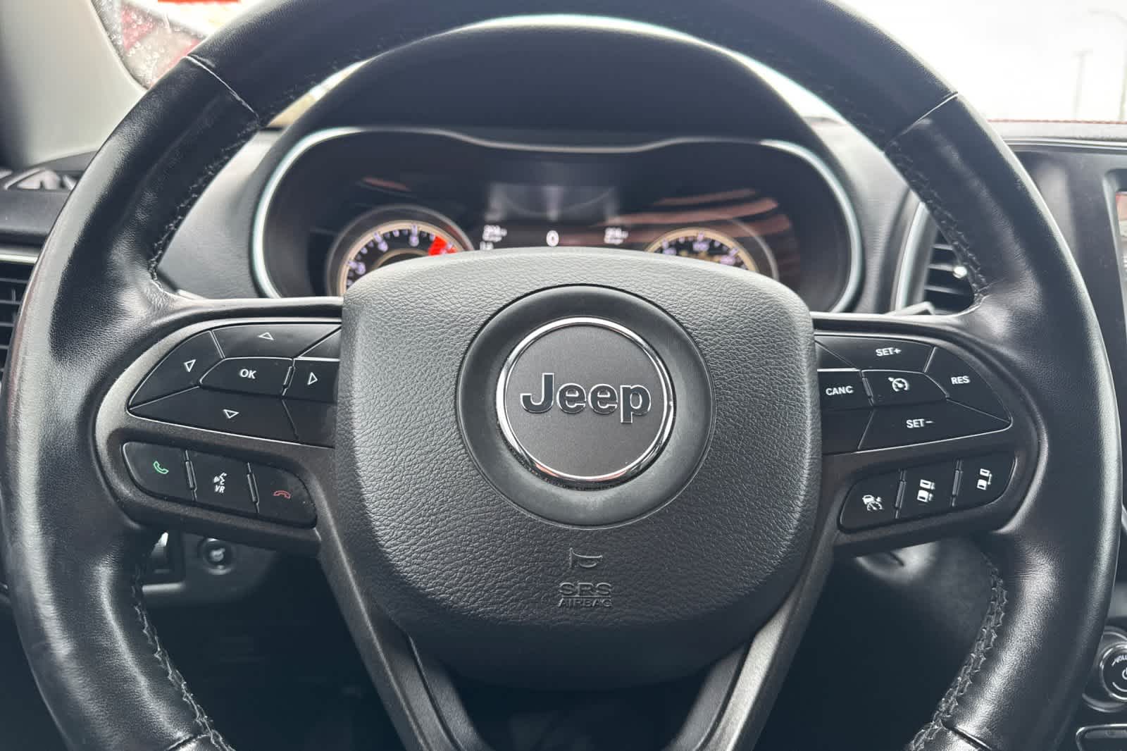 Thumbnail: 2020 Jeep Cherokee - 24