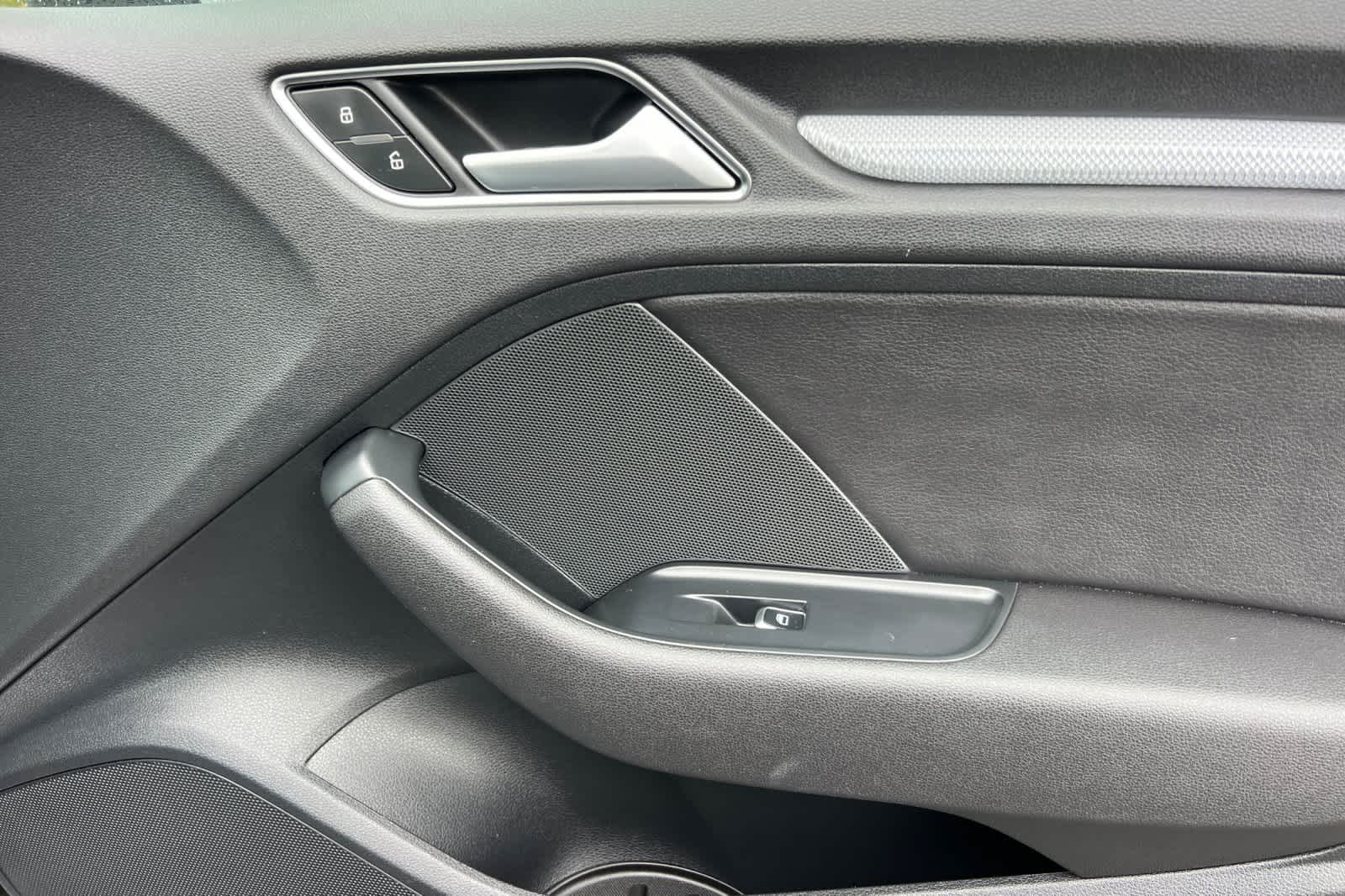 Thumbnail: 2016 Audi A3 e-tron - 19