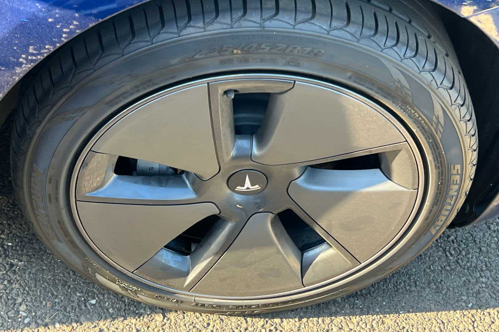 Thumbnail: 2021 Tesla Model 3 - 11