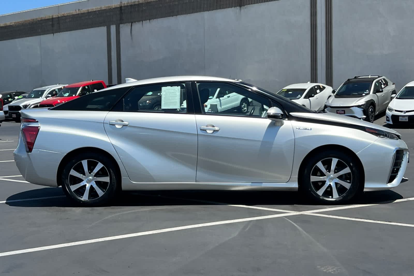 Thumbnail: 2017 Toyota Mirai - 6