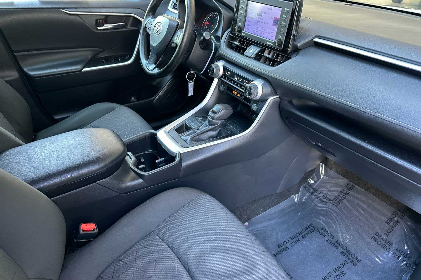 Thumbnail: 2022 Toyota RAV4 - 17