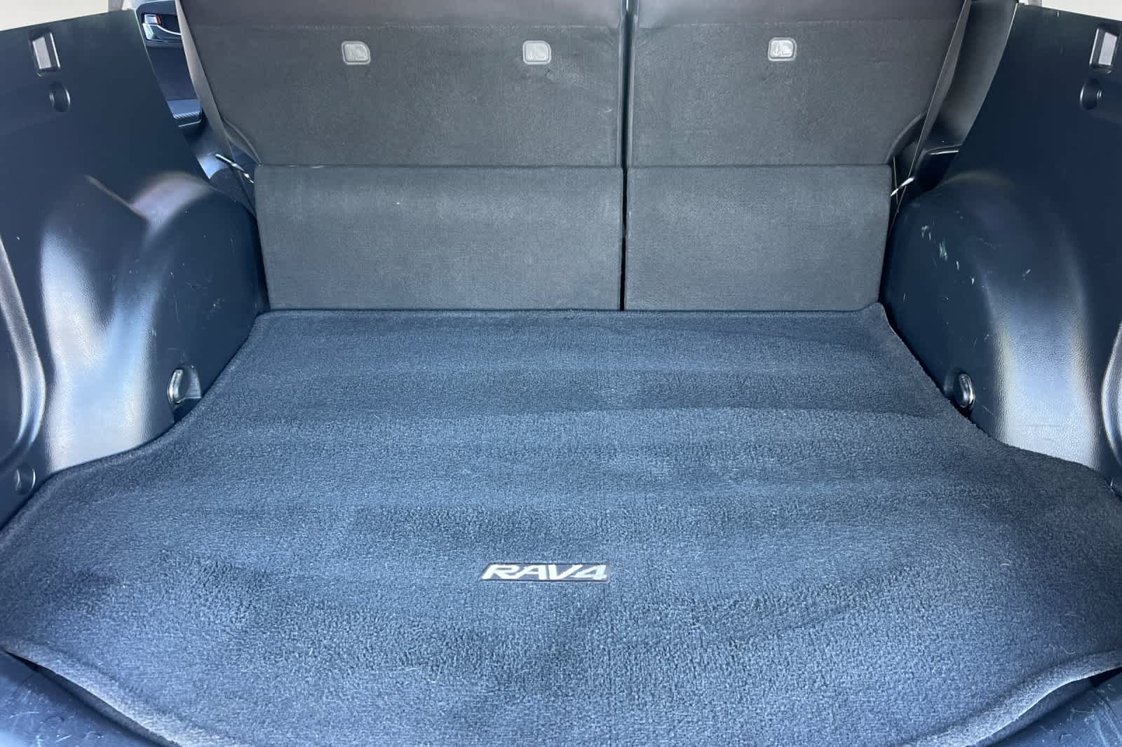 Thumbnail: 2015 Toyota RAV4 - 15