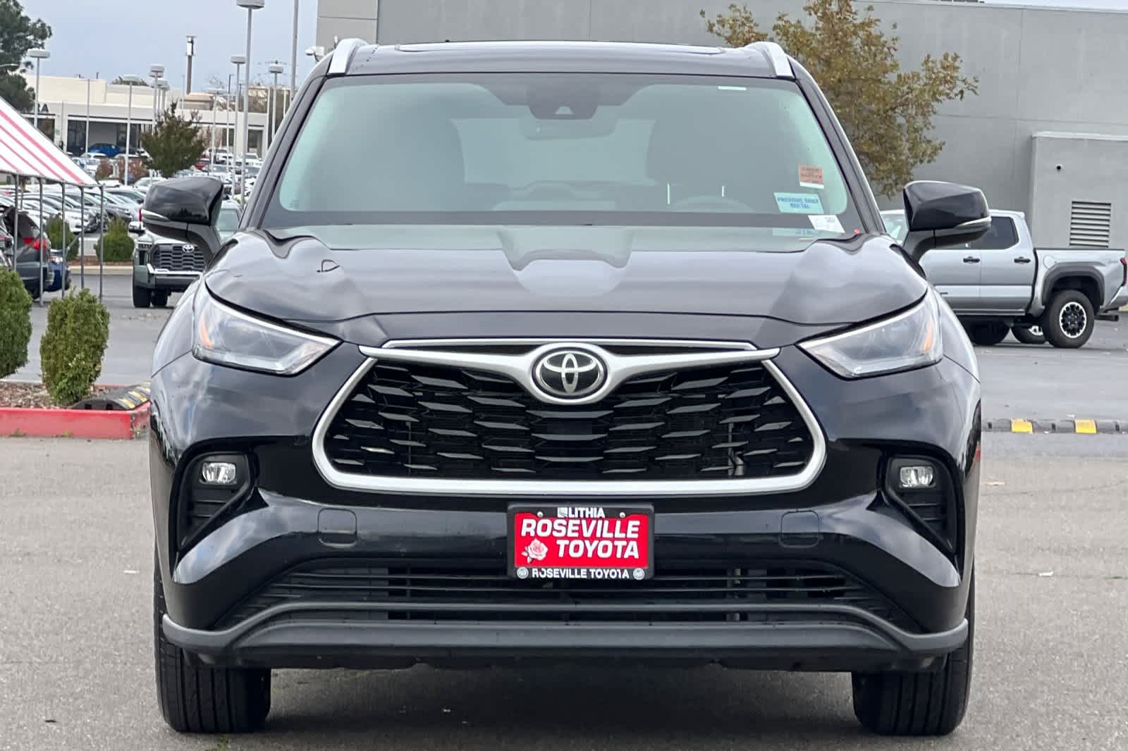 Thumbnail: 2023 Toyota Highlander - 10