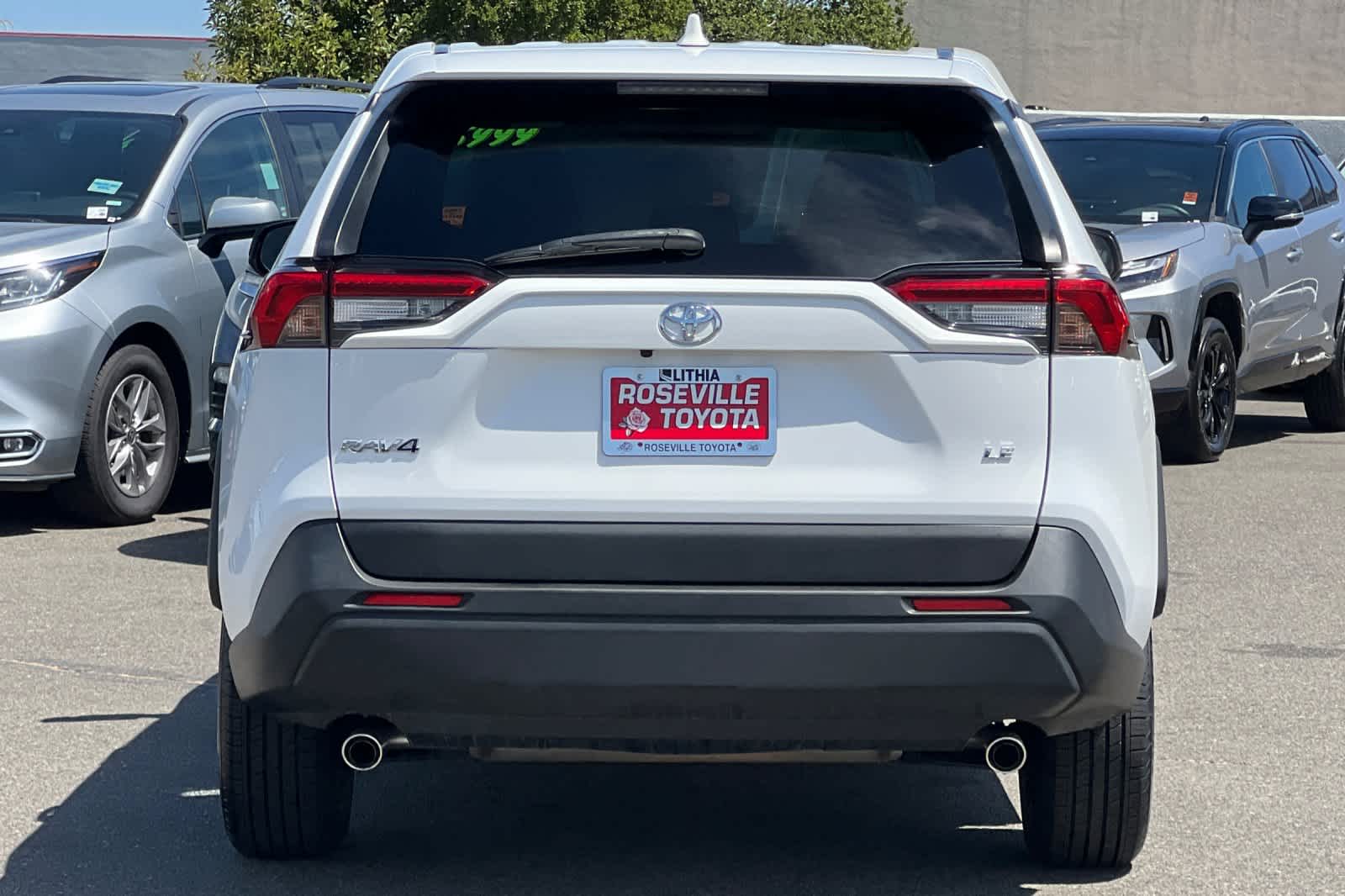 Thumbnail: 2022 Toyota RAV4 - 8