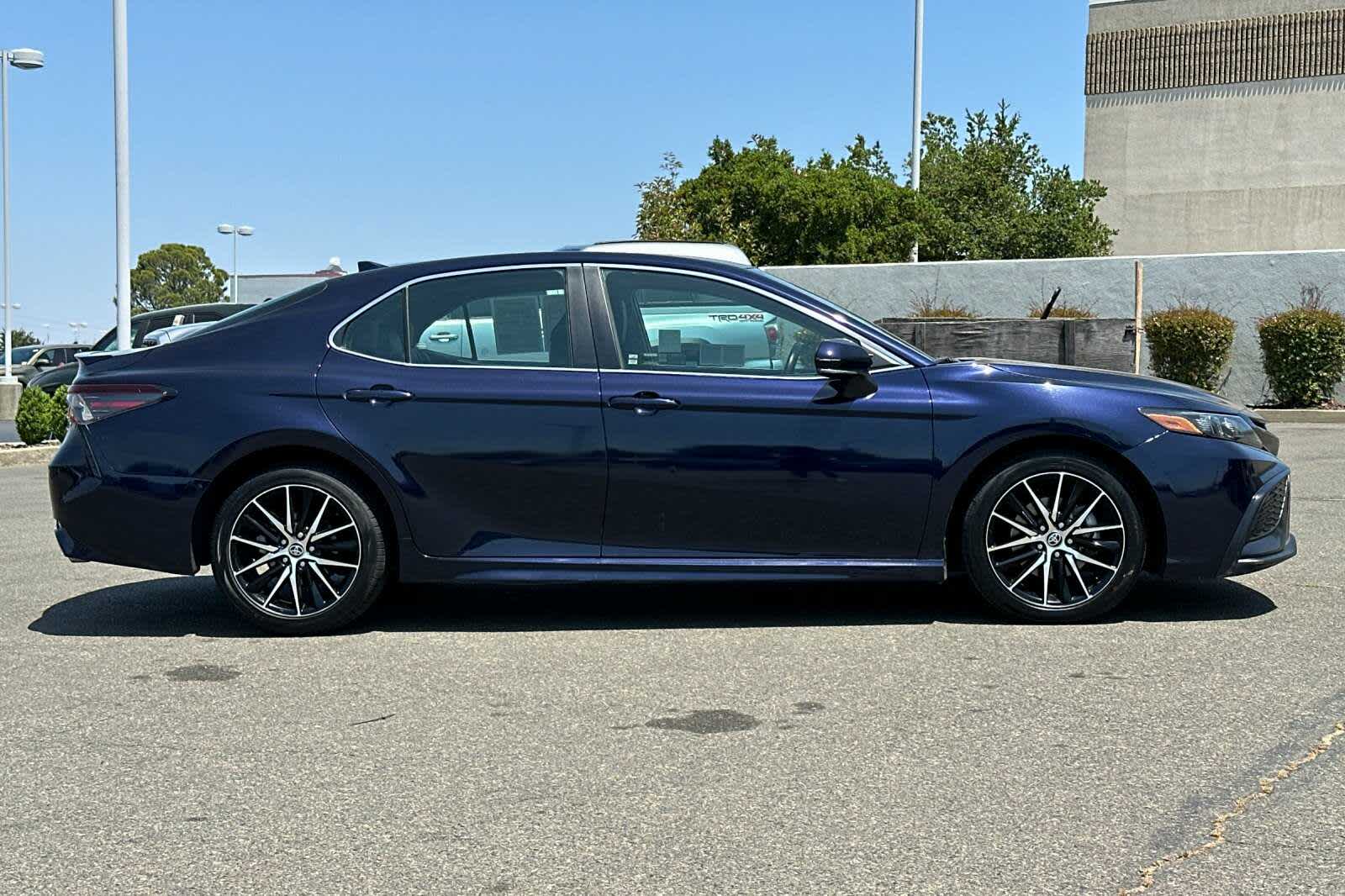2022 Toyota Camry SE 6