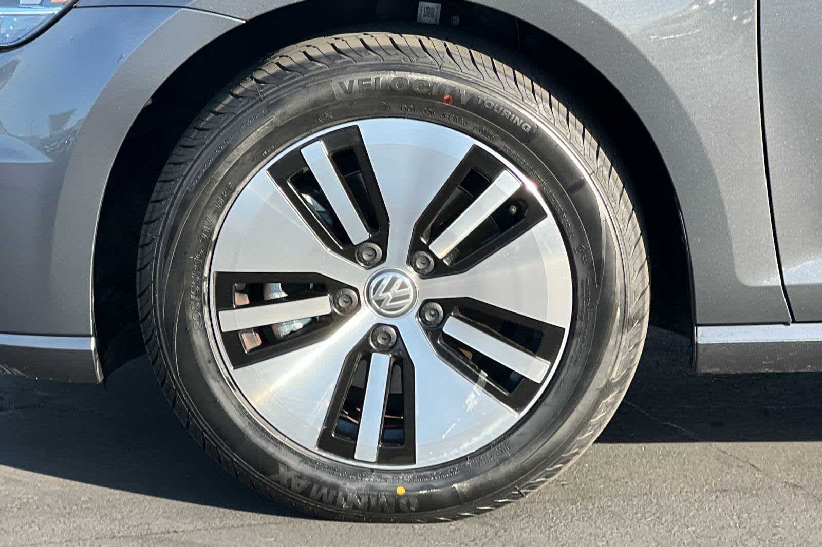 Thumbnail: 2019 Volkswagen e-Golf - 28