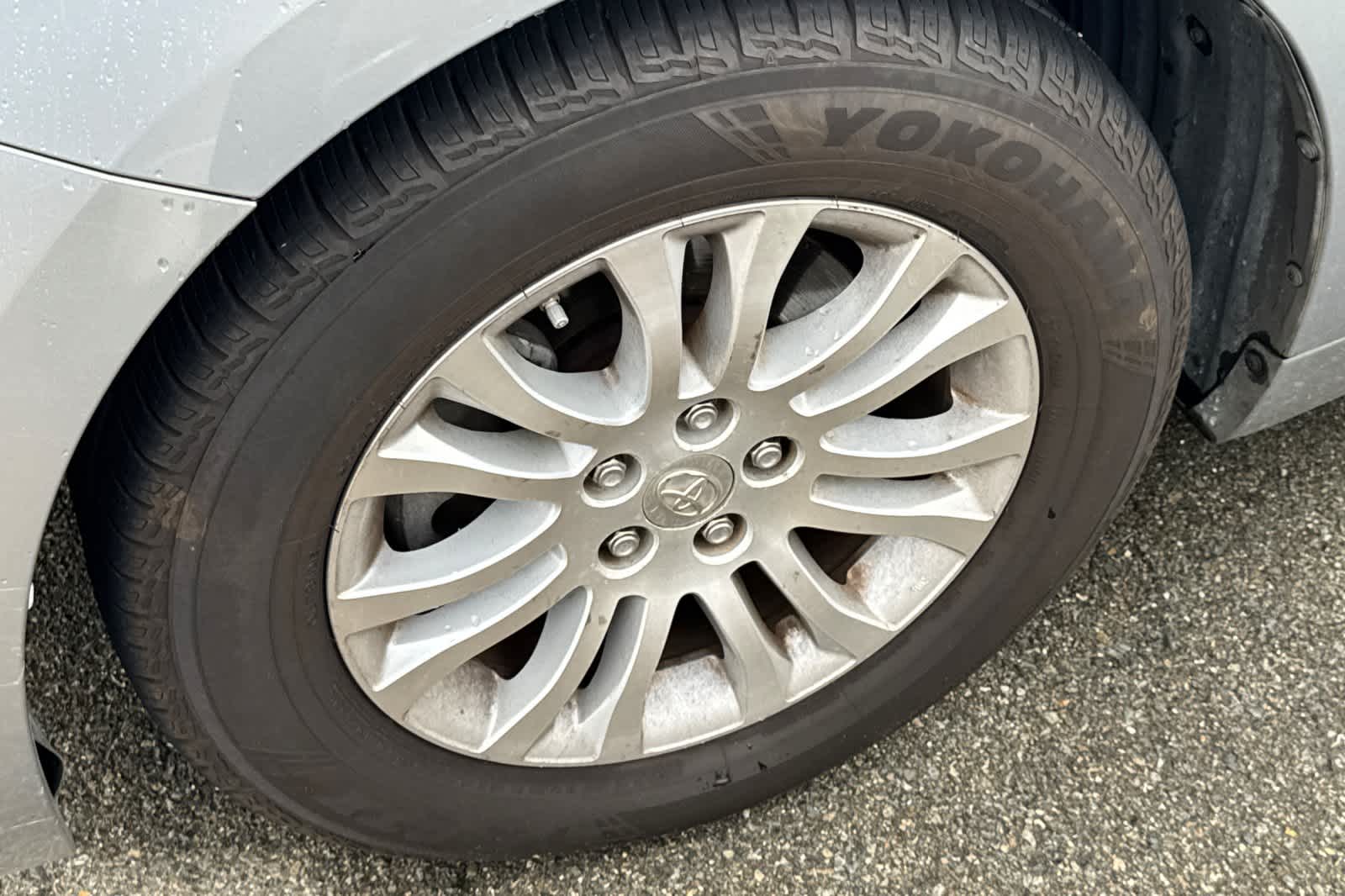 Thumbnail: 2011 Toyota Sienna - 22