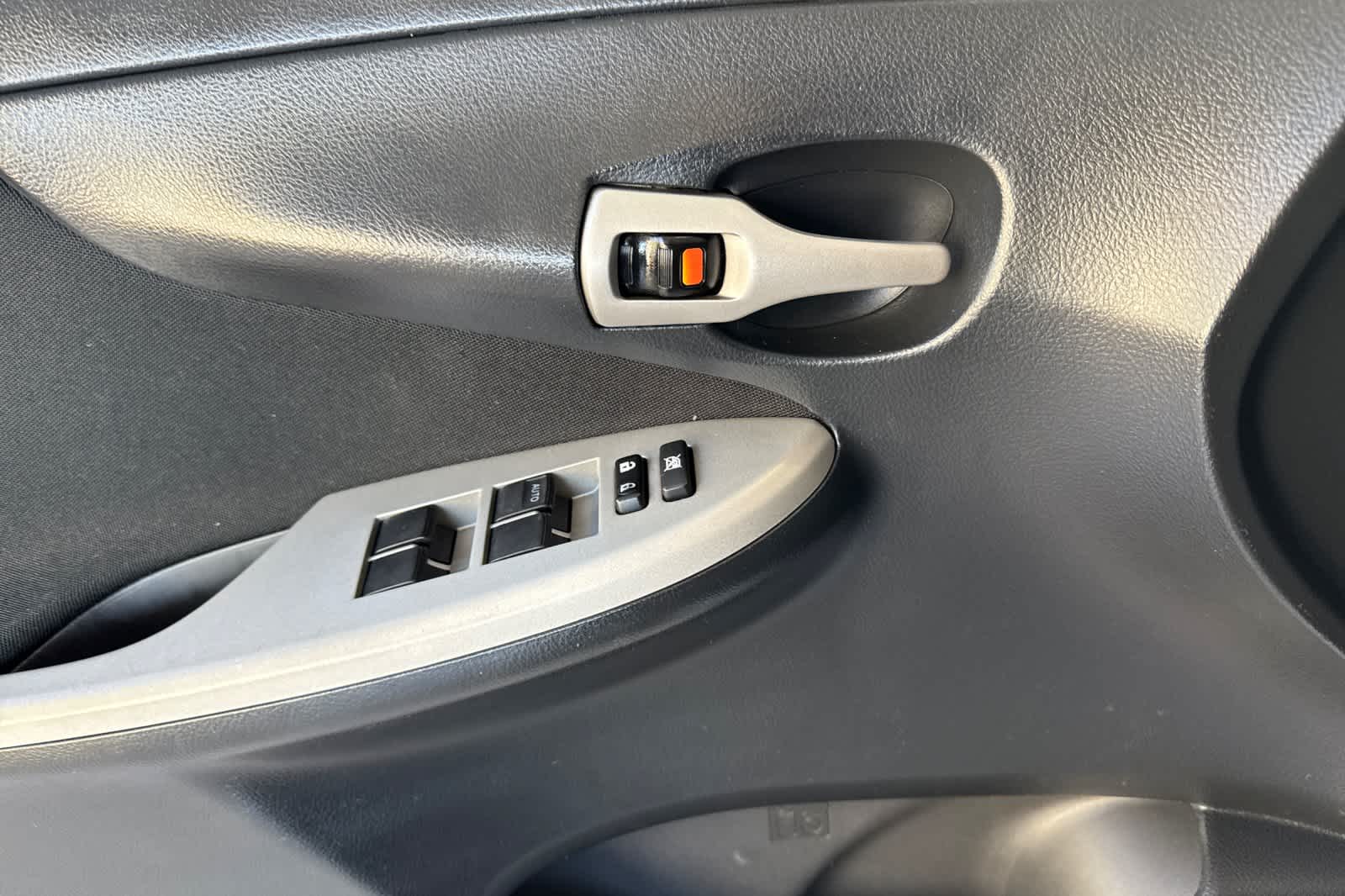 Thumbnail: 2010 Toyota Corolla - 12