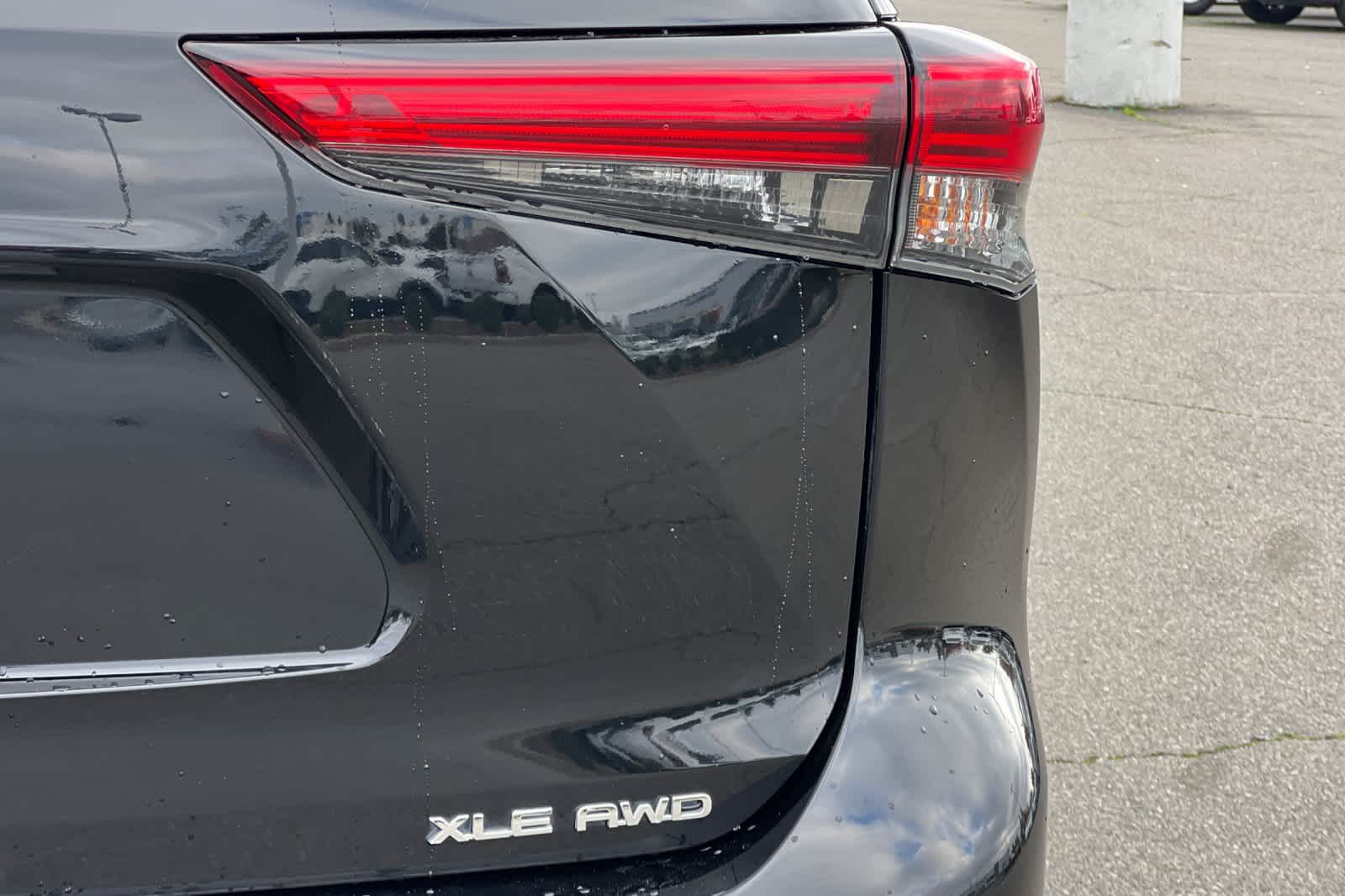 Thumbnail: 2023 Toyota Highlander - 30