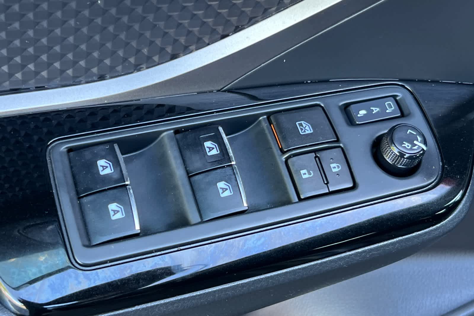 Thumbnail: 2019 Toyota C-HR - 12