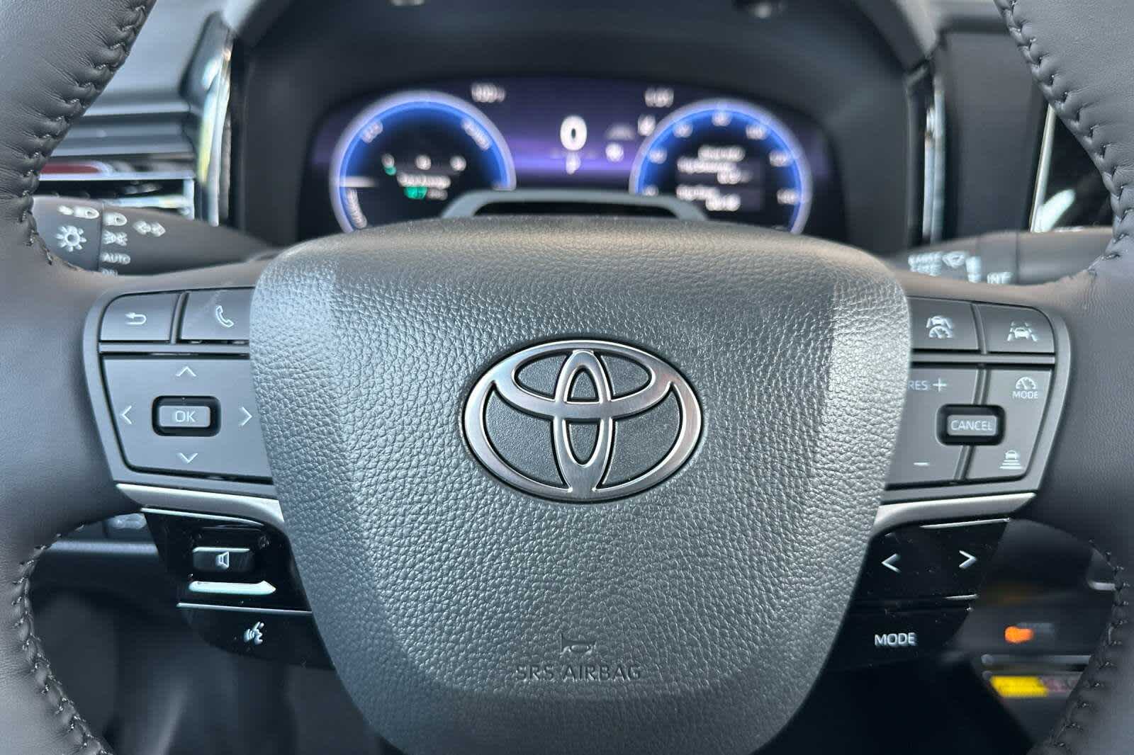 2025 Toyota Camry XSE 24