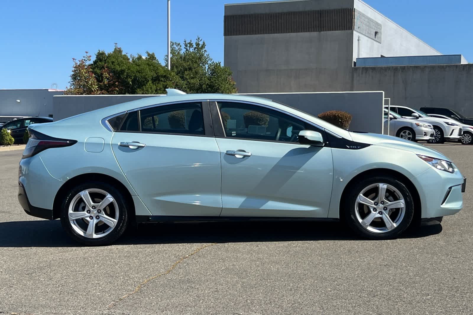 Thumbnail: 2018 Chevrolet Volt - 6
