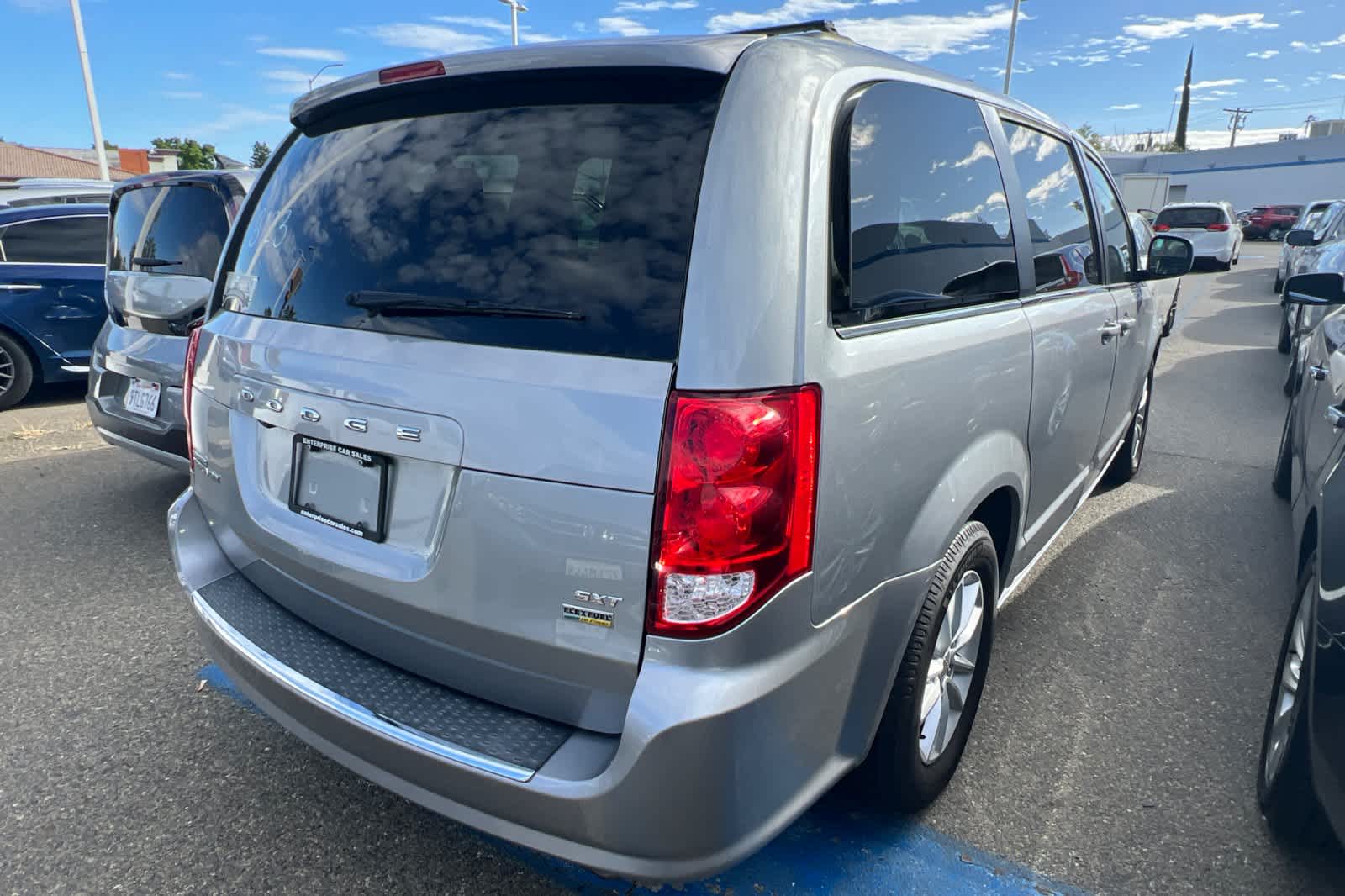 Thumbnail: 2019 Dodge Grand Caravan - 4