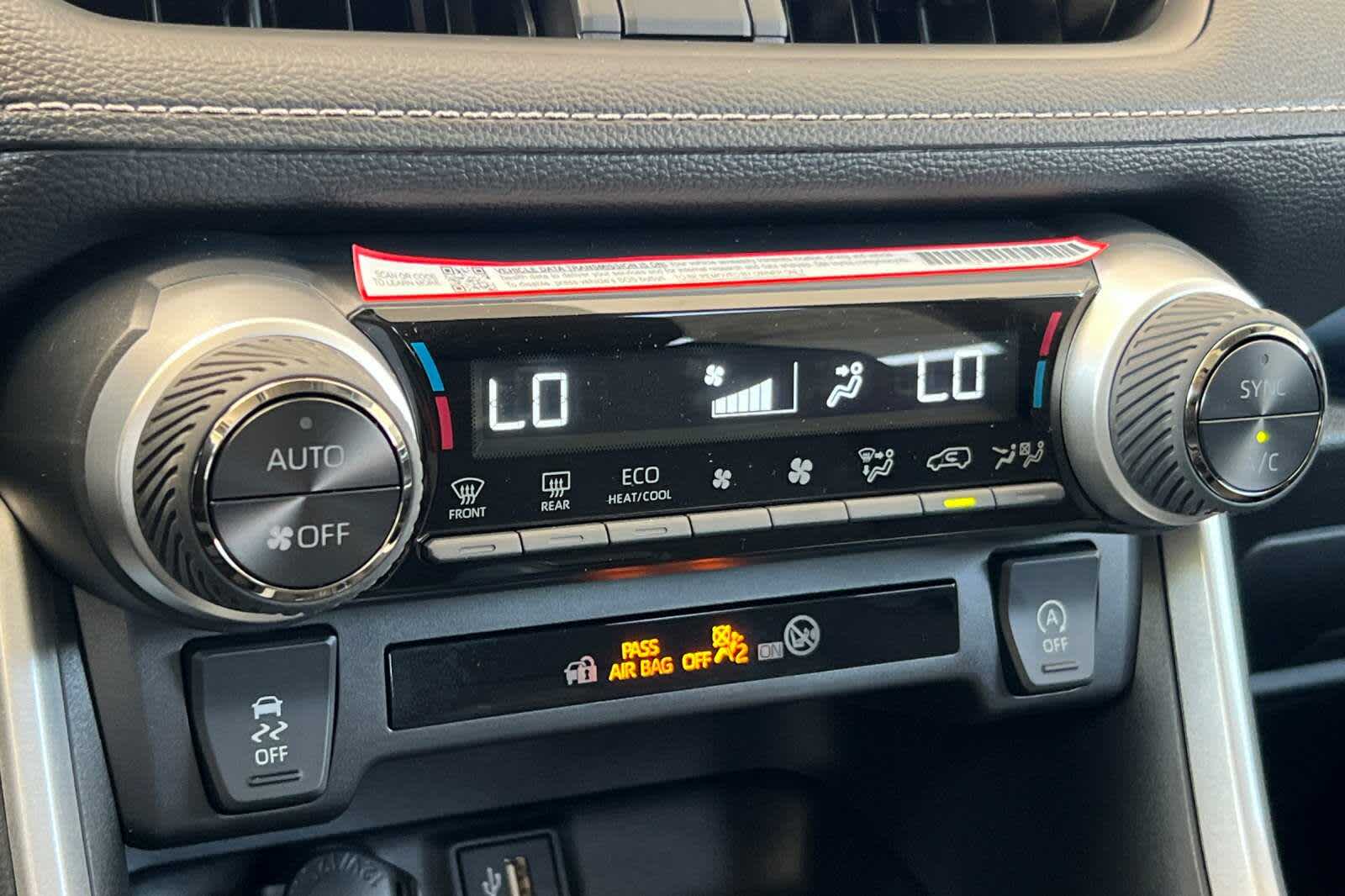 2025 Toyota RAV4 XLE 21