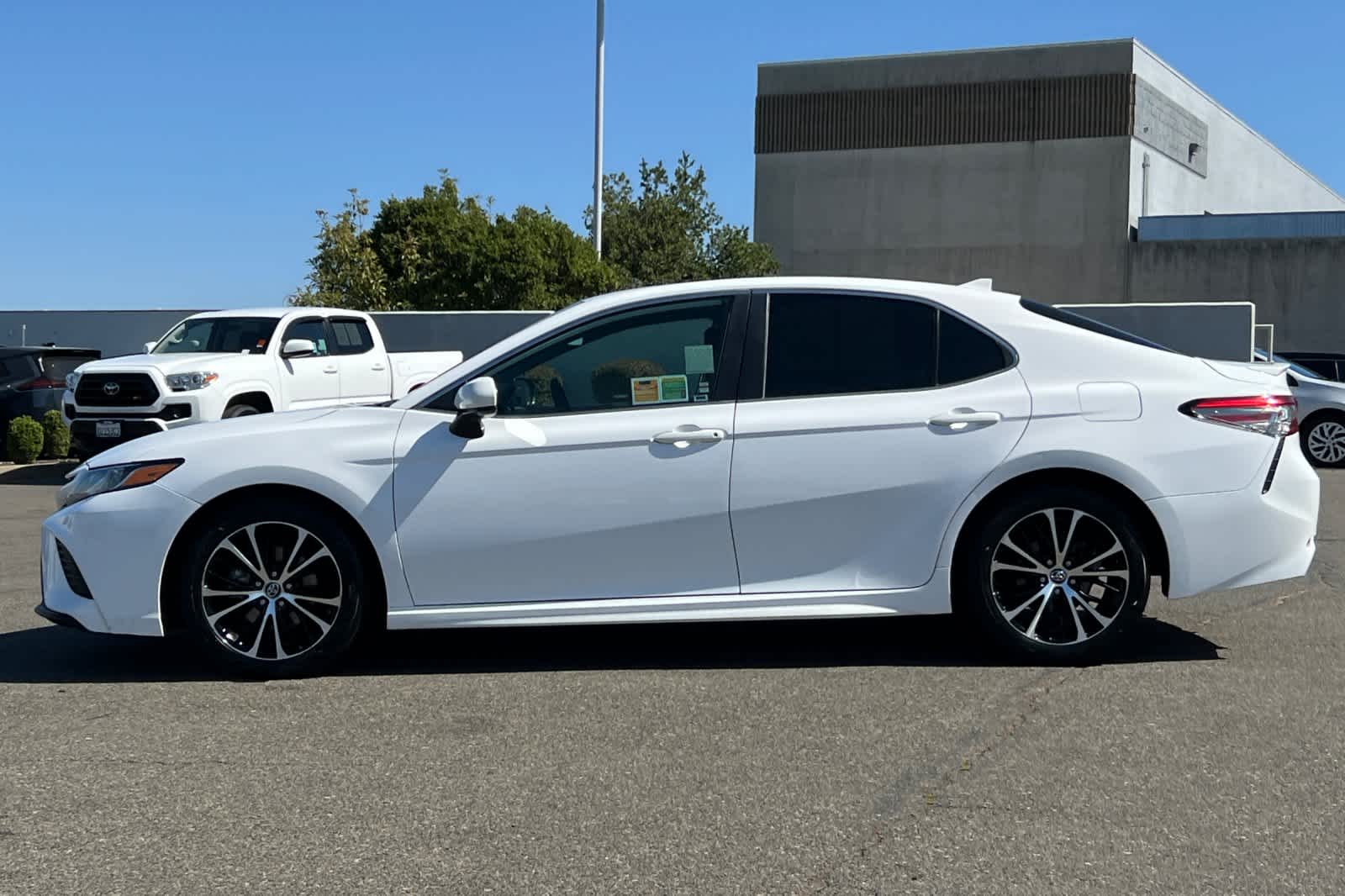 Thumbnail: 2019 Toyota Camry - 9