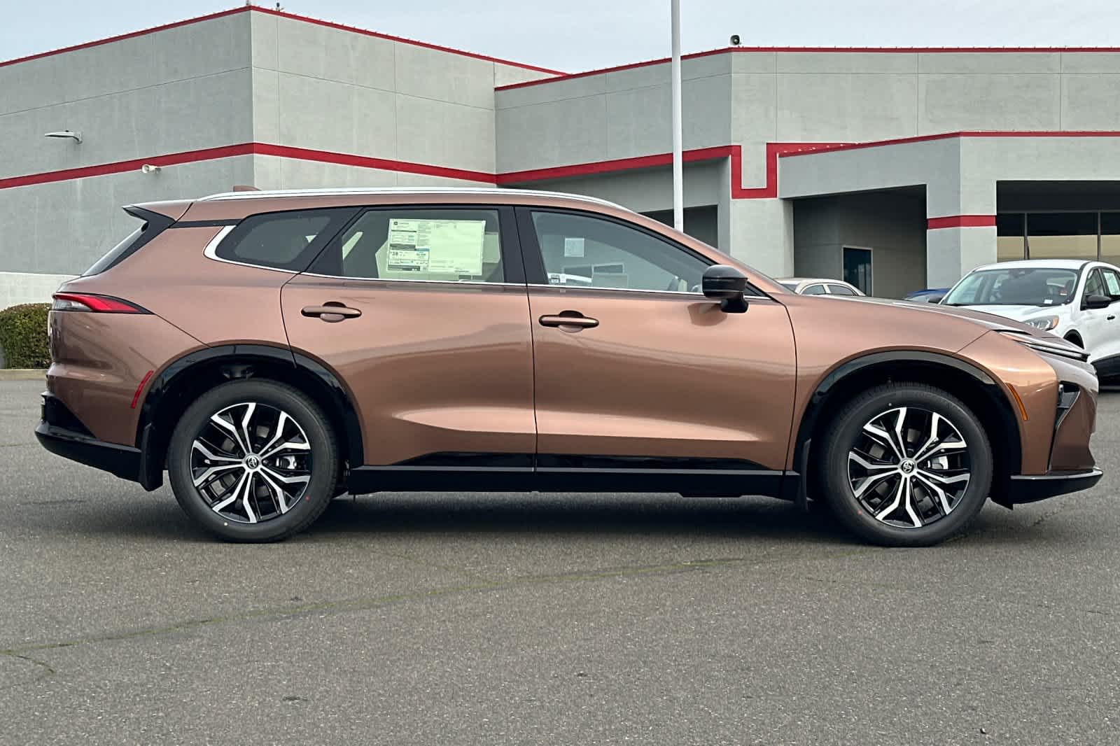 Thumbnail: 2025 Toyota Crown Signia - 8