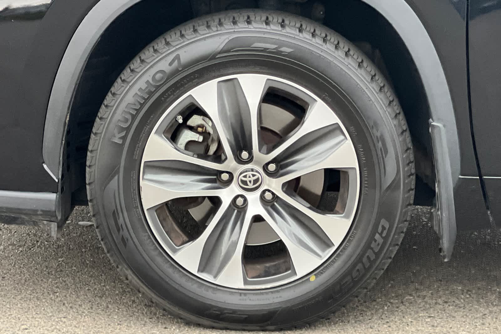 Thumbnail: 2023 Toyota Highlander - 29