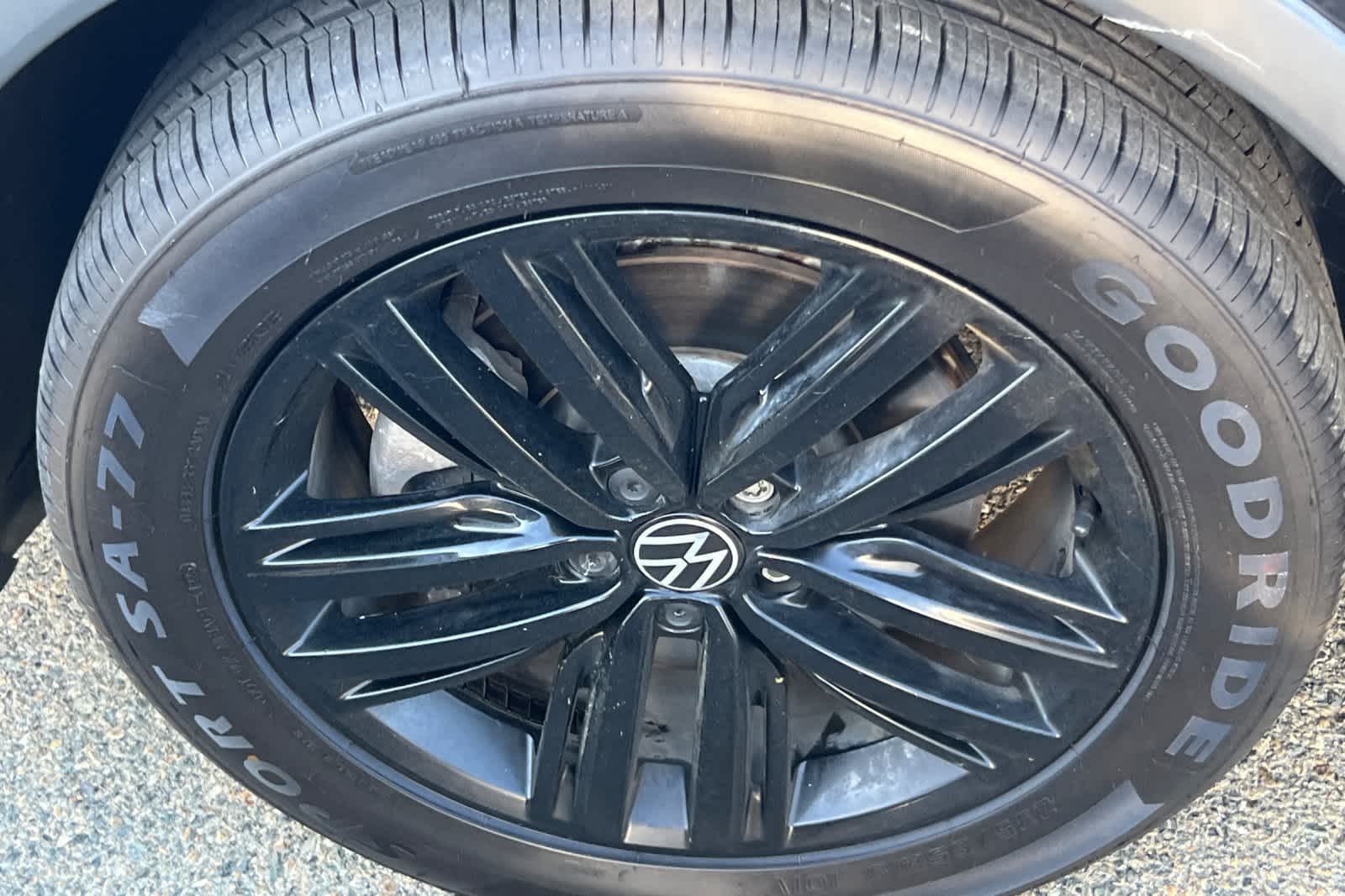 Thumbnail: 2022 Volkswagen Tiguan - 10