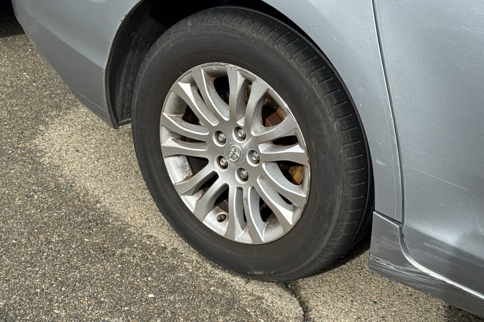 Thumbnail: 2011 Toyota Sienna - 14