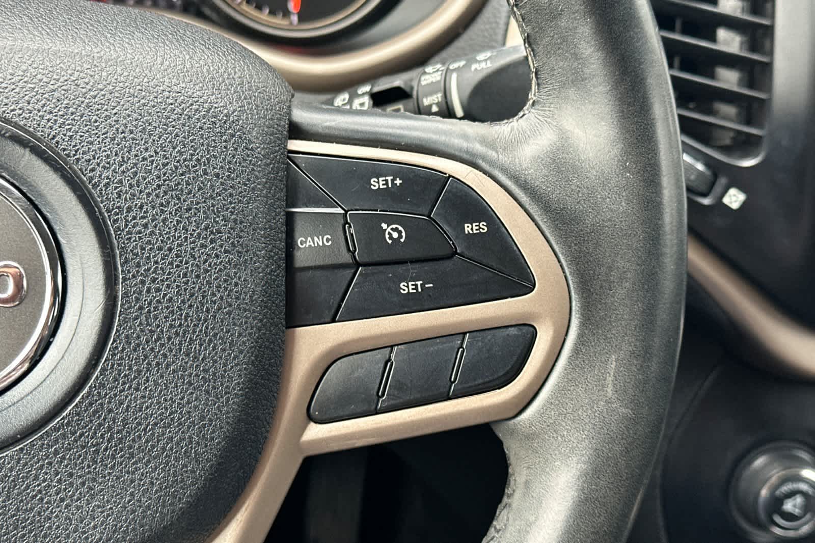 Thumbnail: 2017 Jeep Cherokee - 27