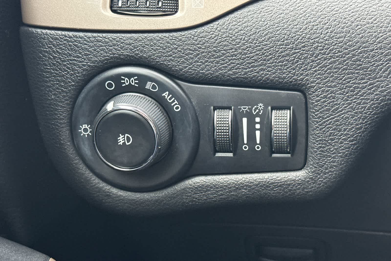 Thumbnail: 2017 Jeep Cherokee - 30