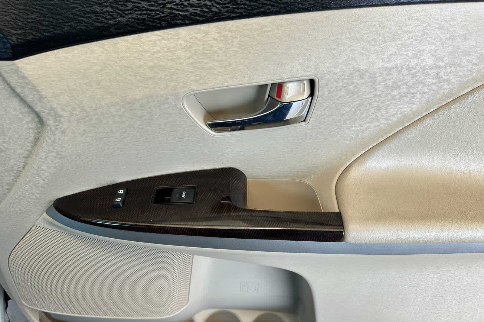 Thumbnail: 2010 Toyota Venza - 19