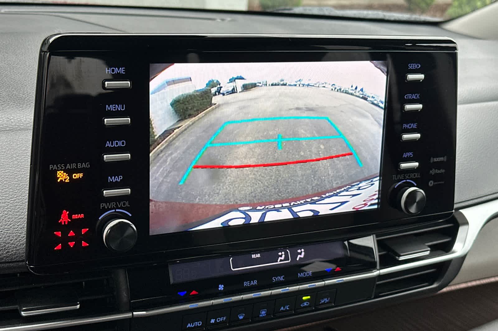 Thumbnail: 2022 Toyota Sienna - 22