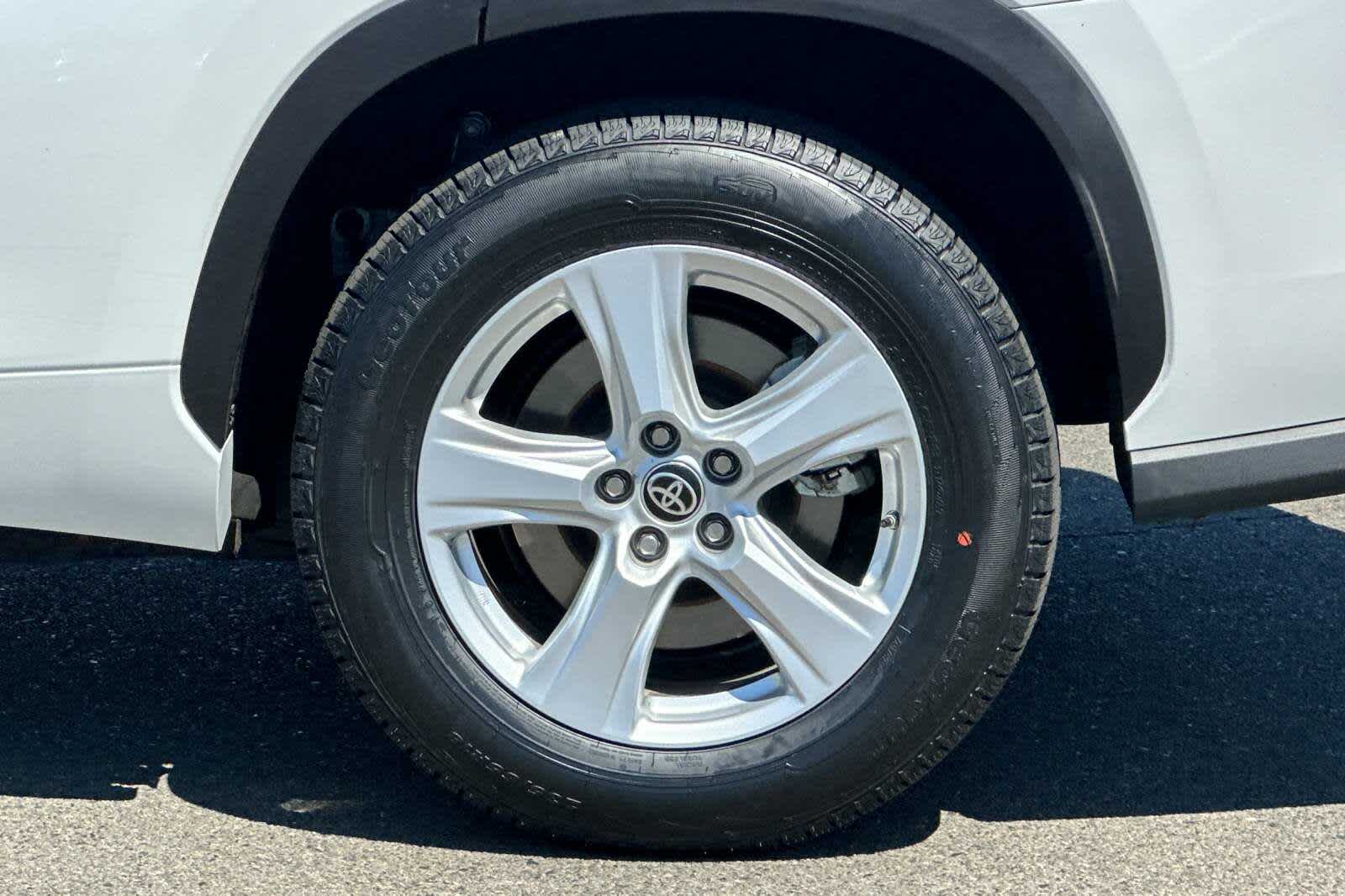 Thumbnail: 2022 Toyota Highlander - 31